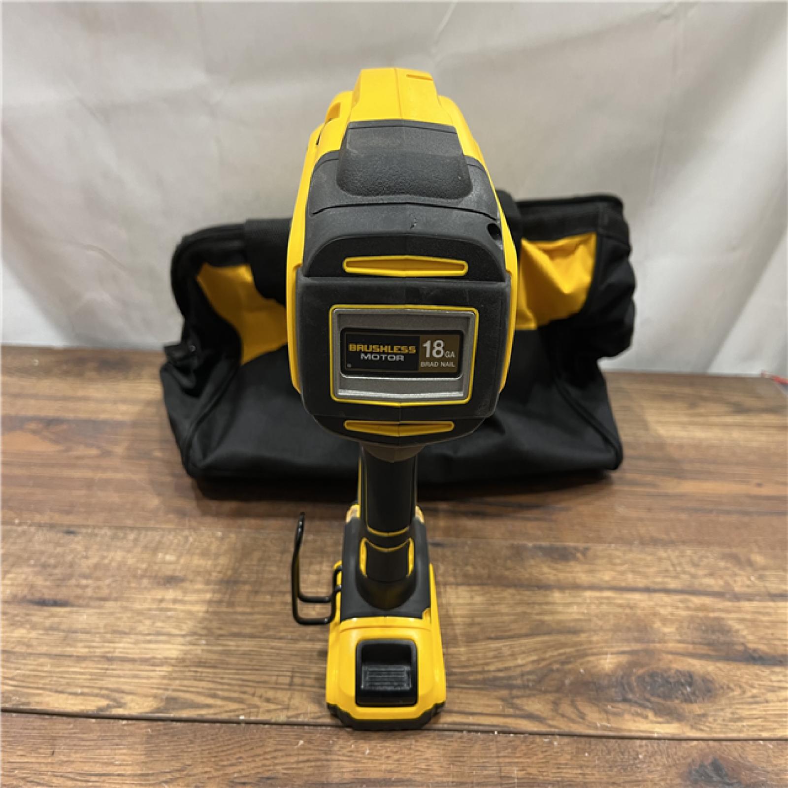 AS IS DEWALT 20V MAX XR 18 Gauge Brad Nailer Kit