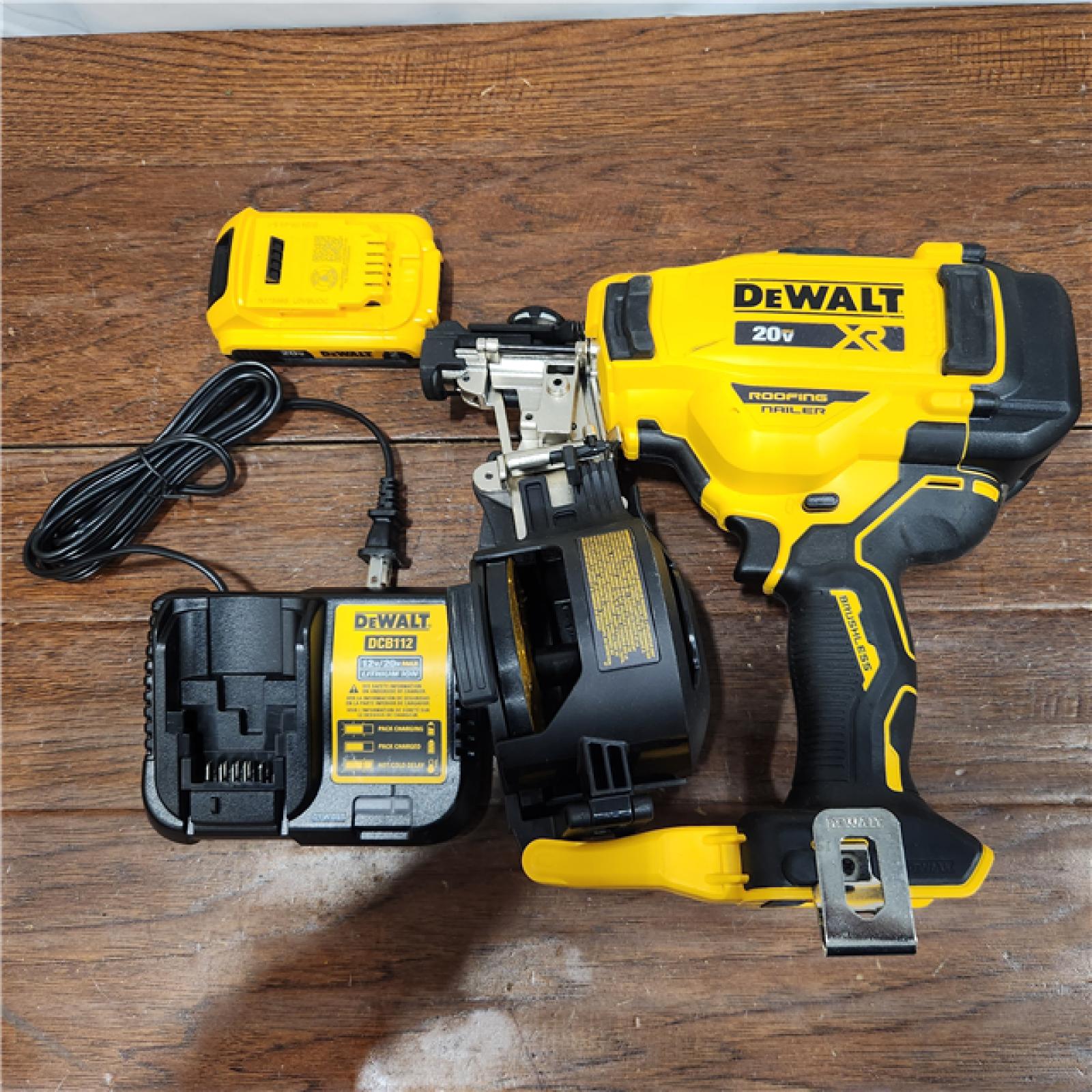 AS-IS DEWALT 2007898 Roofing Nailer Cordless