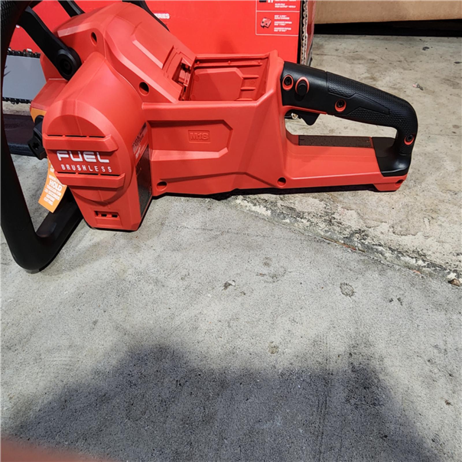 HOUSTON LOCATION - AS-IS (APPEARS LIKE NEW) Milwaukee 2727-21HD 18V M18 FUEL Lithium-Ion 16 Brushless Cordless Chain Saw Kit 12.0 Ah