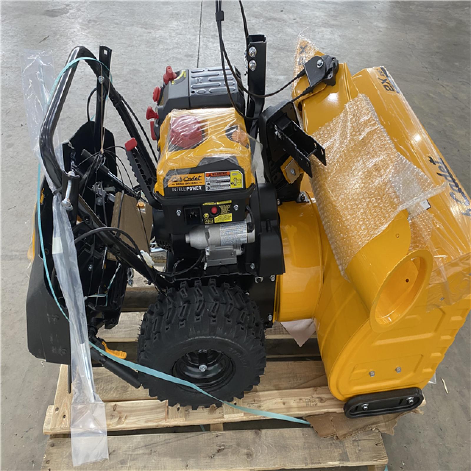 Houston Location - AS-IS Cub Cadet 2x 26'' in Snow Blower