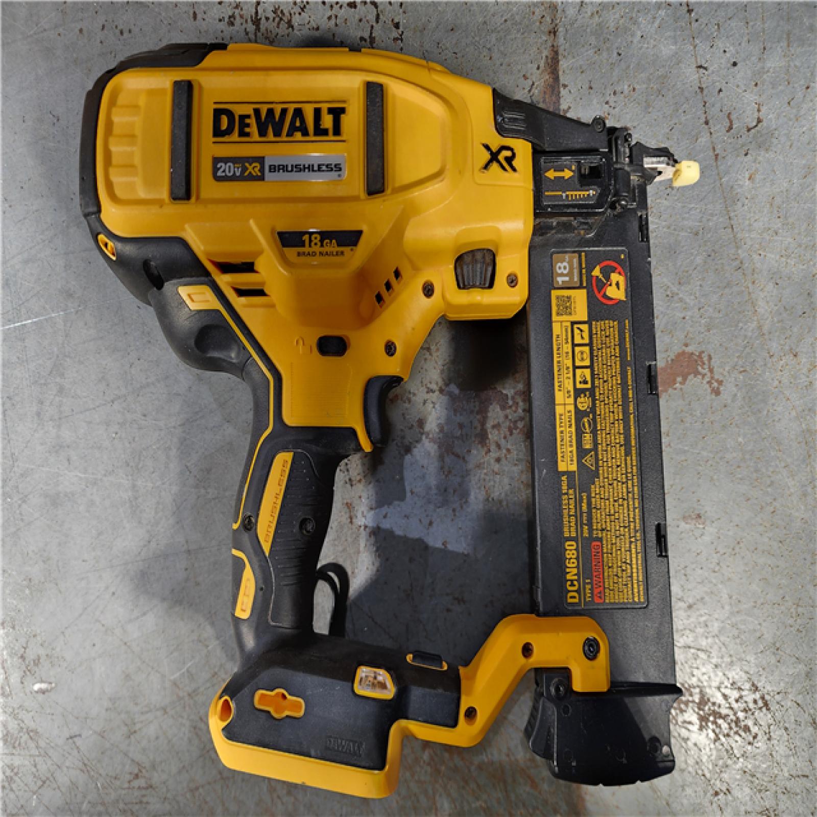 HOUSTON LOCATION - AS-IS DEWALT 20V MAX XR 18 Gauge Brad Nailer Kit