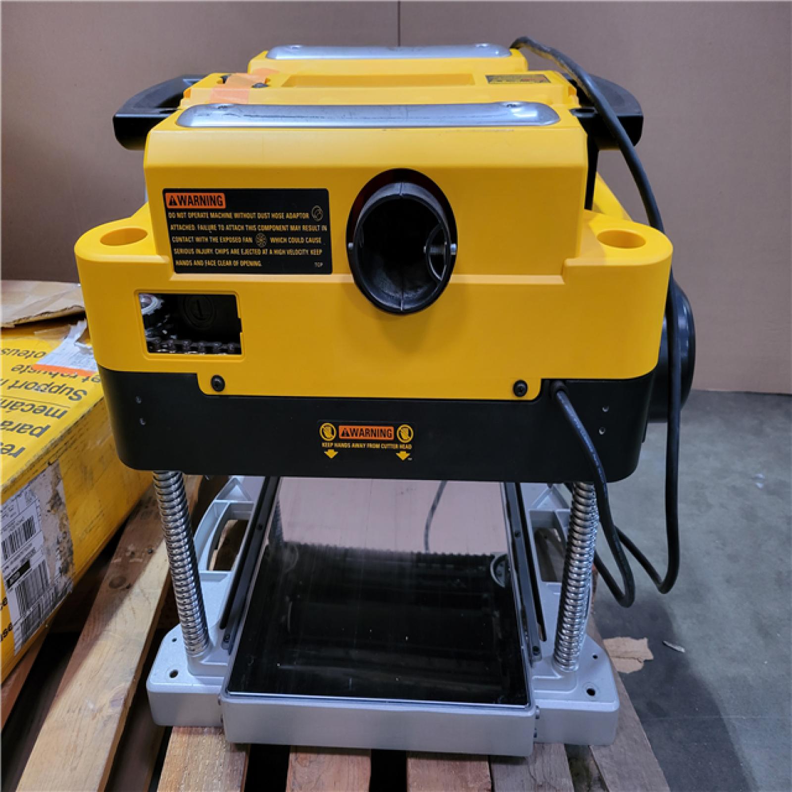 CALIFORNIA AS-IS DEWALT 13 THICKNESS PLANER WITH HEAVY DUTY MOBILE PLANER STAND