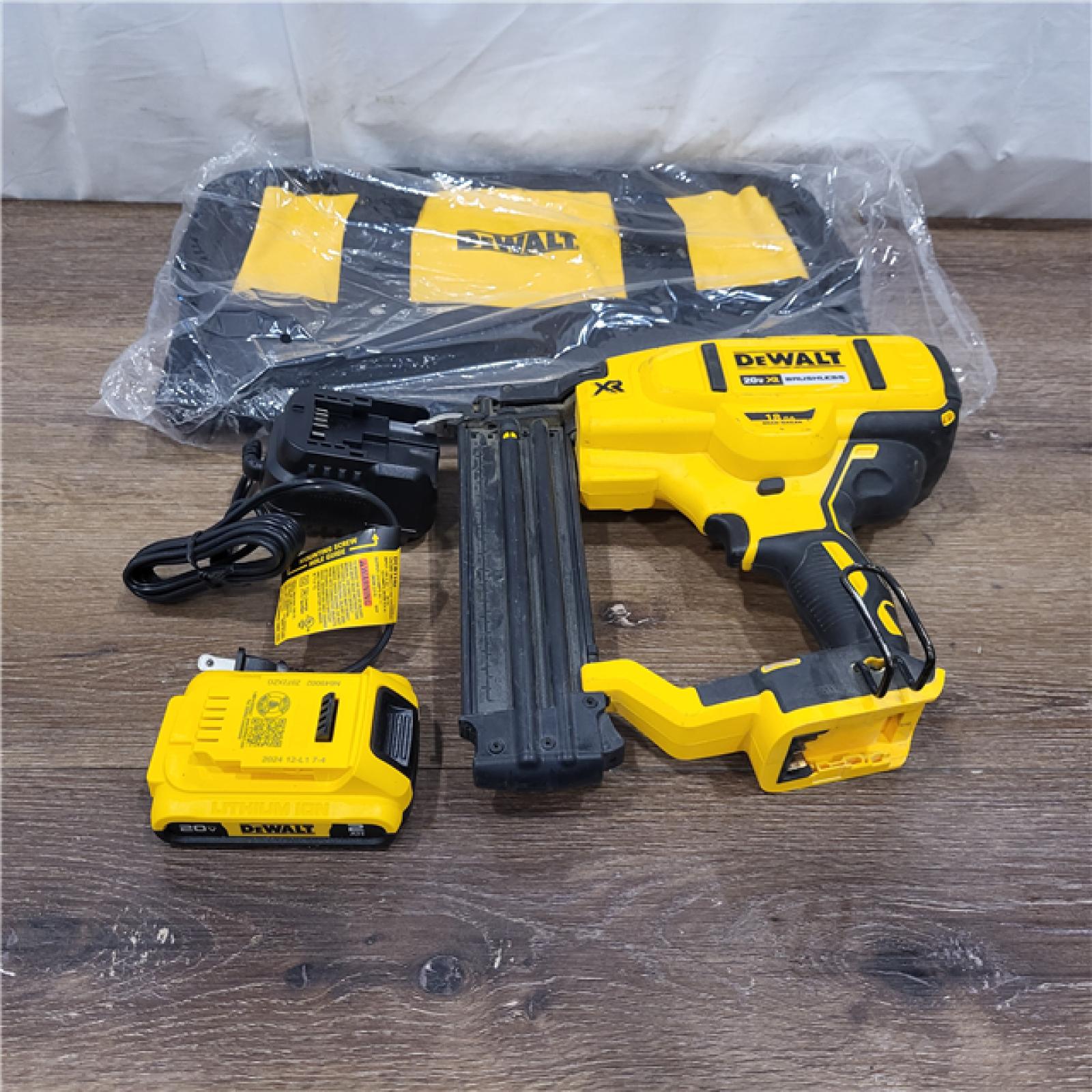 AS-IS DEWALT 20V MAX XR 18 Gauge Brad Nailer Kit