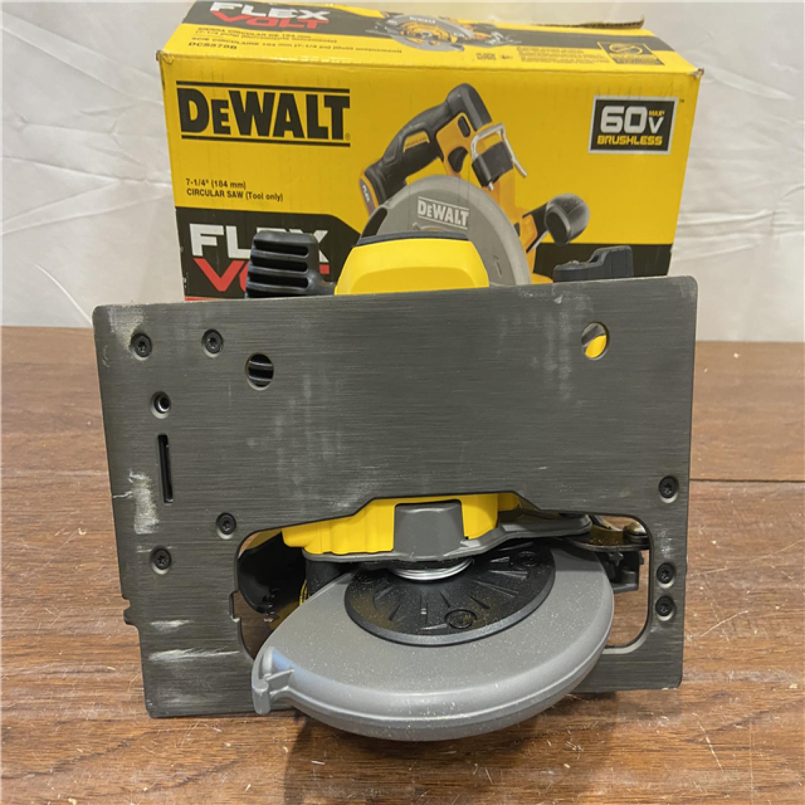 AS-IS DeWALT Flexvolt Max 7-1/4  60V Brushless Circular Saw DCS578B (Bare Tool)