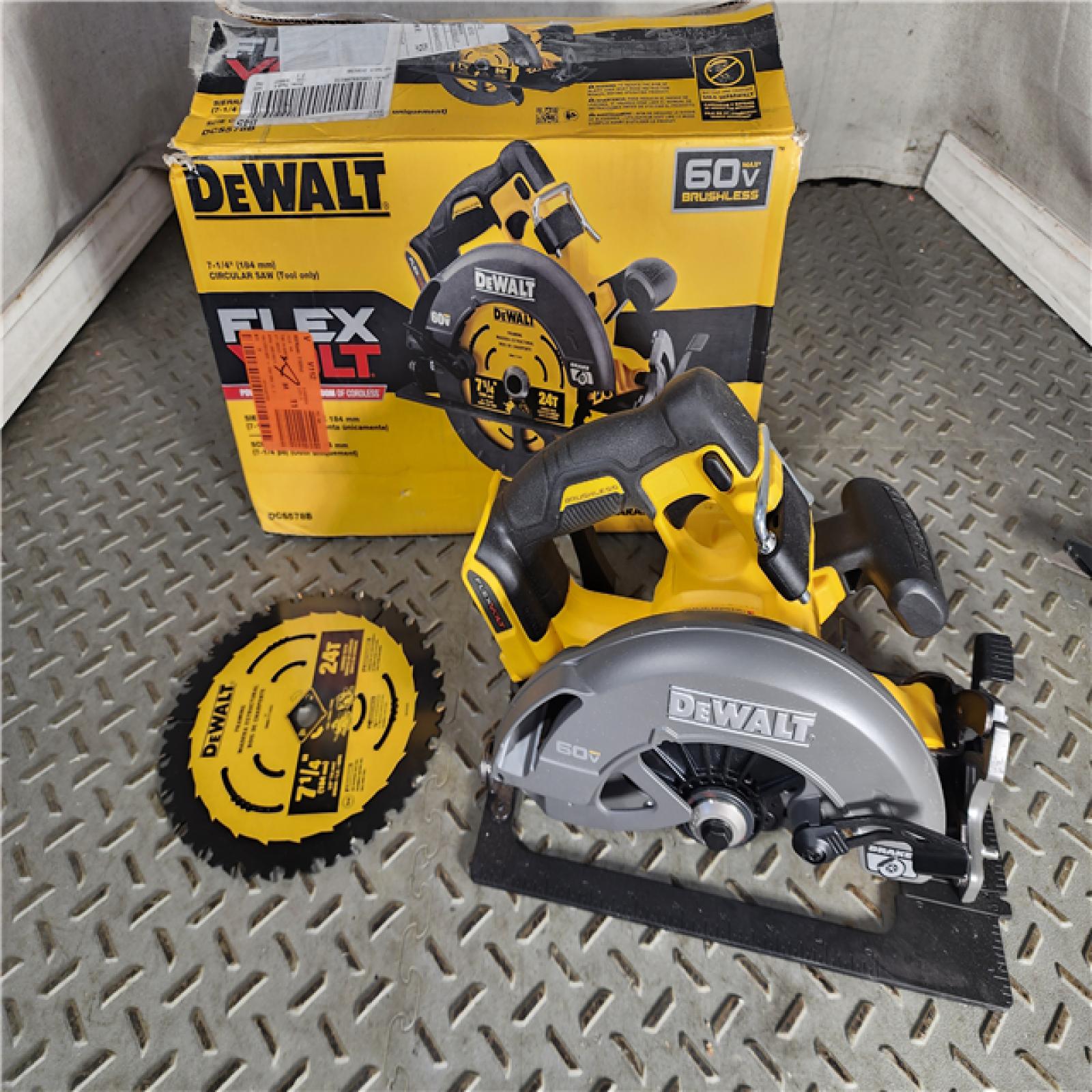 HOUSTON LOCATION - AS-IS DeWALT Flexvolt Max 7-1/4  60V Brushless Circular Saw DCS578B (TOOL ONLY)