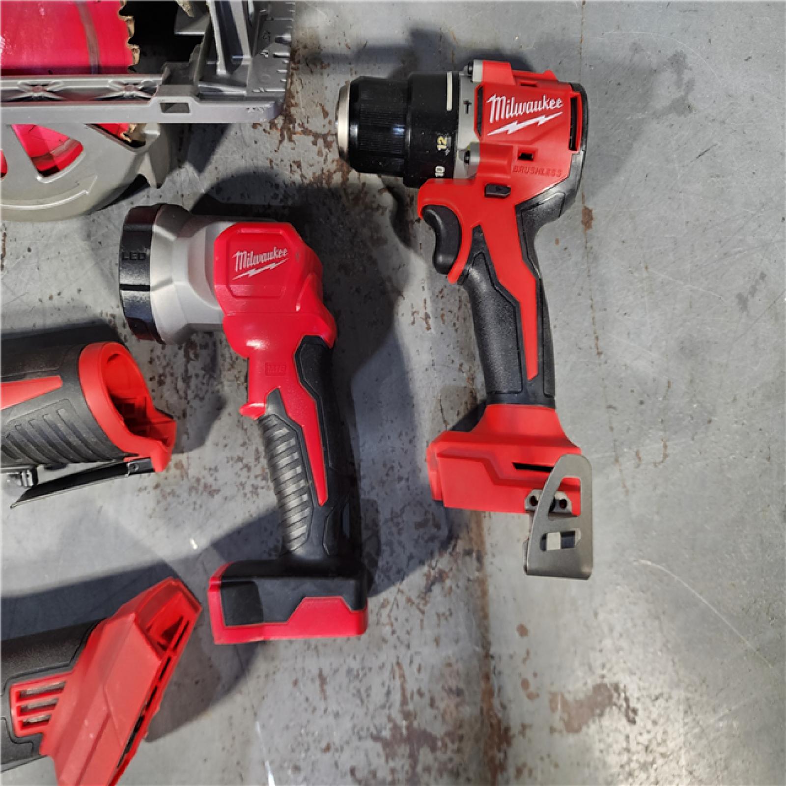 HOUSTON LOCATION - AS-IS MILWAUKEE 5 TOOL COMBO KIT W/ (2) BATTERY & CHARGER