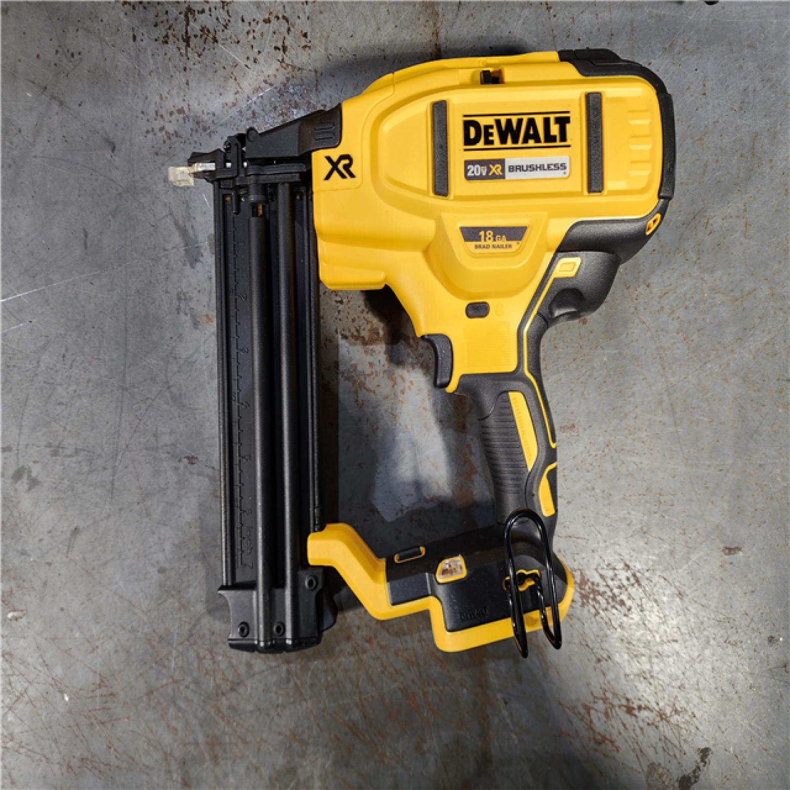 HOUSTON LOCATION - AS-IS (APPEARS LIKE NEW) DEWALT 20V MAX XR 18 Gauge Brad Nailer Kit