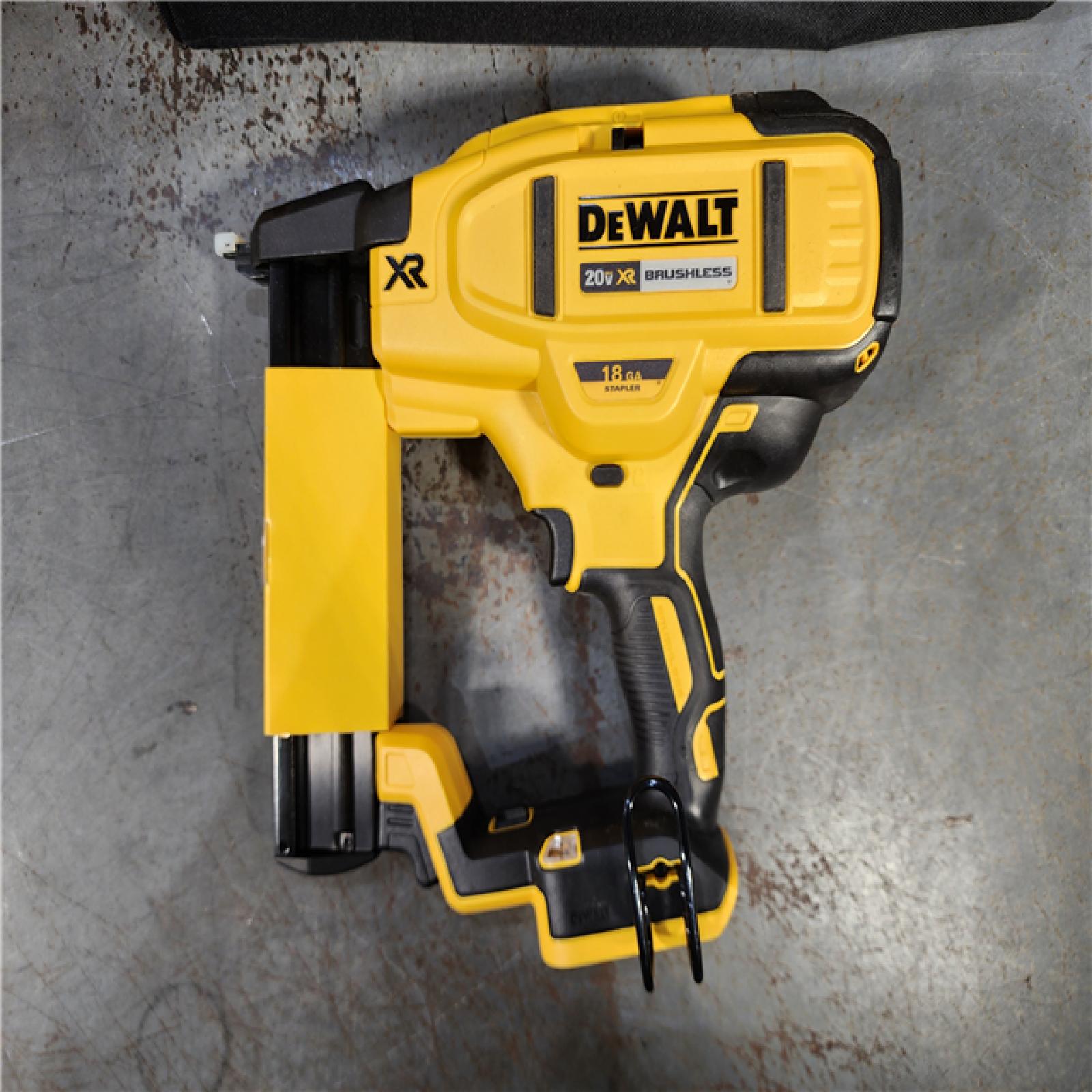 HOUSTON LOCATION - AS-IS DEWALT DCN681D1 20V 18Ga Stapler Kit