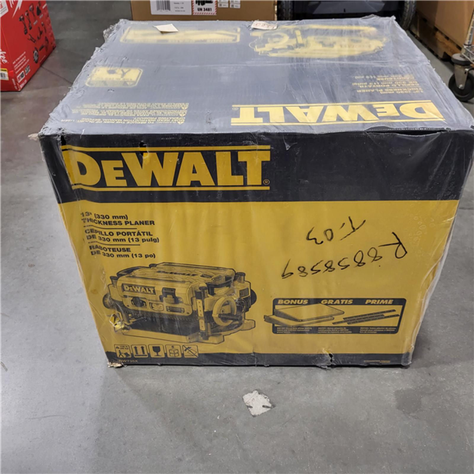 NEW! DEWALT 13 2 Speed 3-Knife Thickness Planer