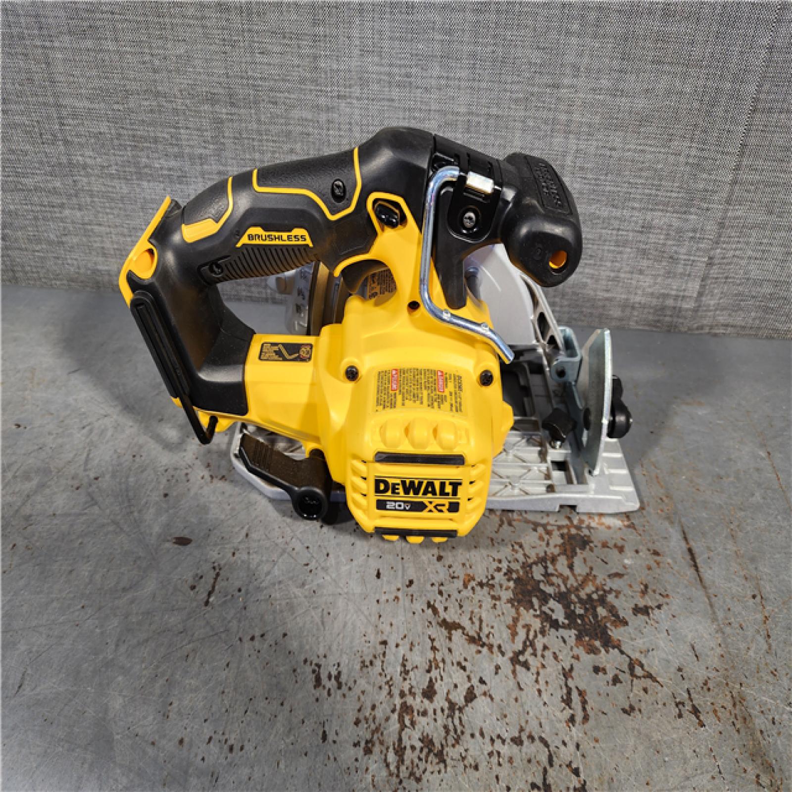 HOUSTON LOCATION - AS-IS DeWALT DCS565B 20V Max Brushless 6.5   Cordless Circular Saw