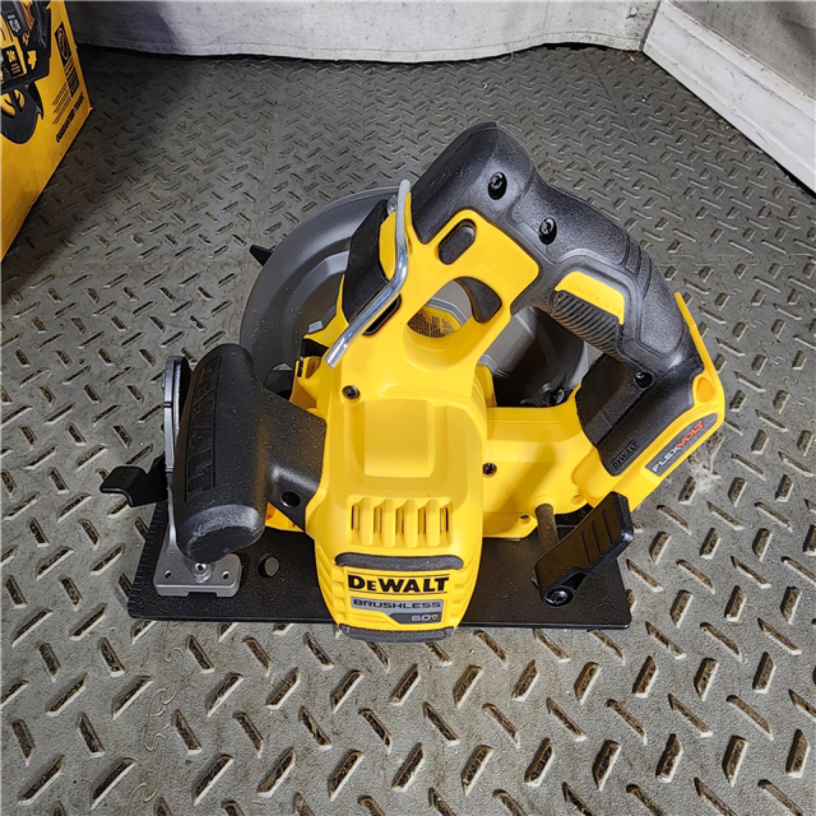 HOUSTON LOCATION - AS-IS DeWALT Flexvolt Max 7-1/4  60V Brushless Circular Saw DCS578B (TOOL ONLY)