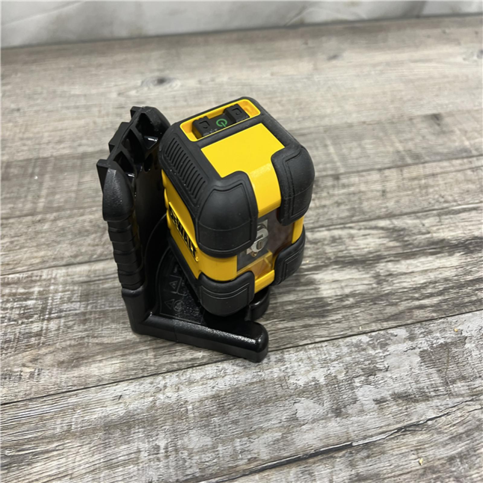 AS-IS DEWALT 55 ft. Green Self-Leveling Cross Line Laser Level with (2) AA Batteries & Case