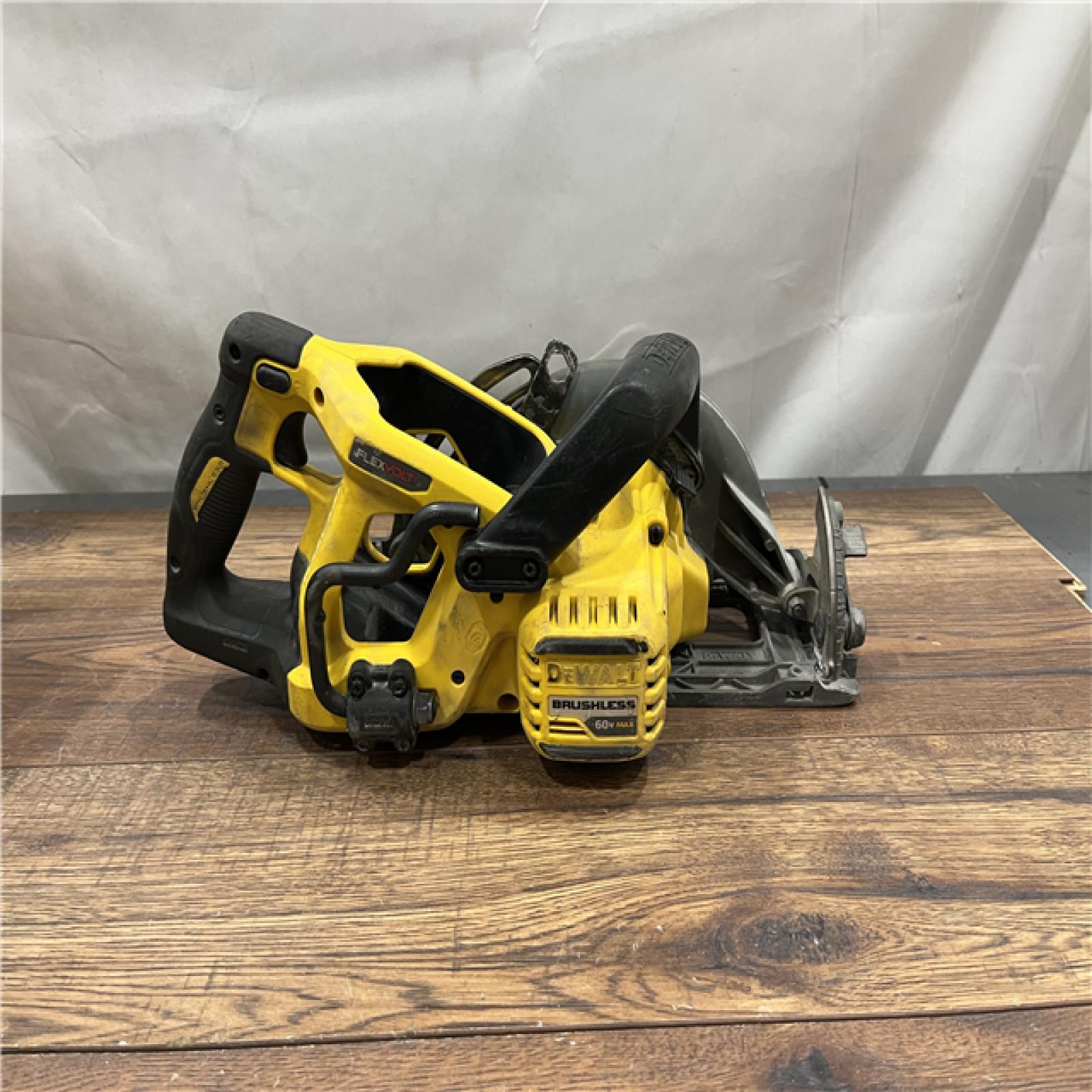 AS-IS DEWALT FLEXVOLT 60V MAX Cordless Brushless 7-1/4 in. Wormdrive Style Circular Saw (Tool Only)