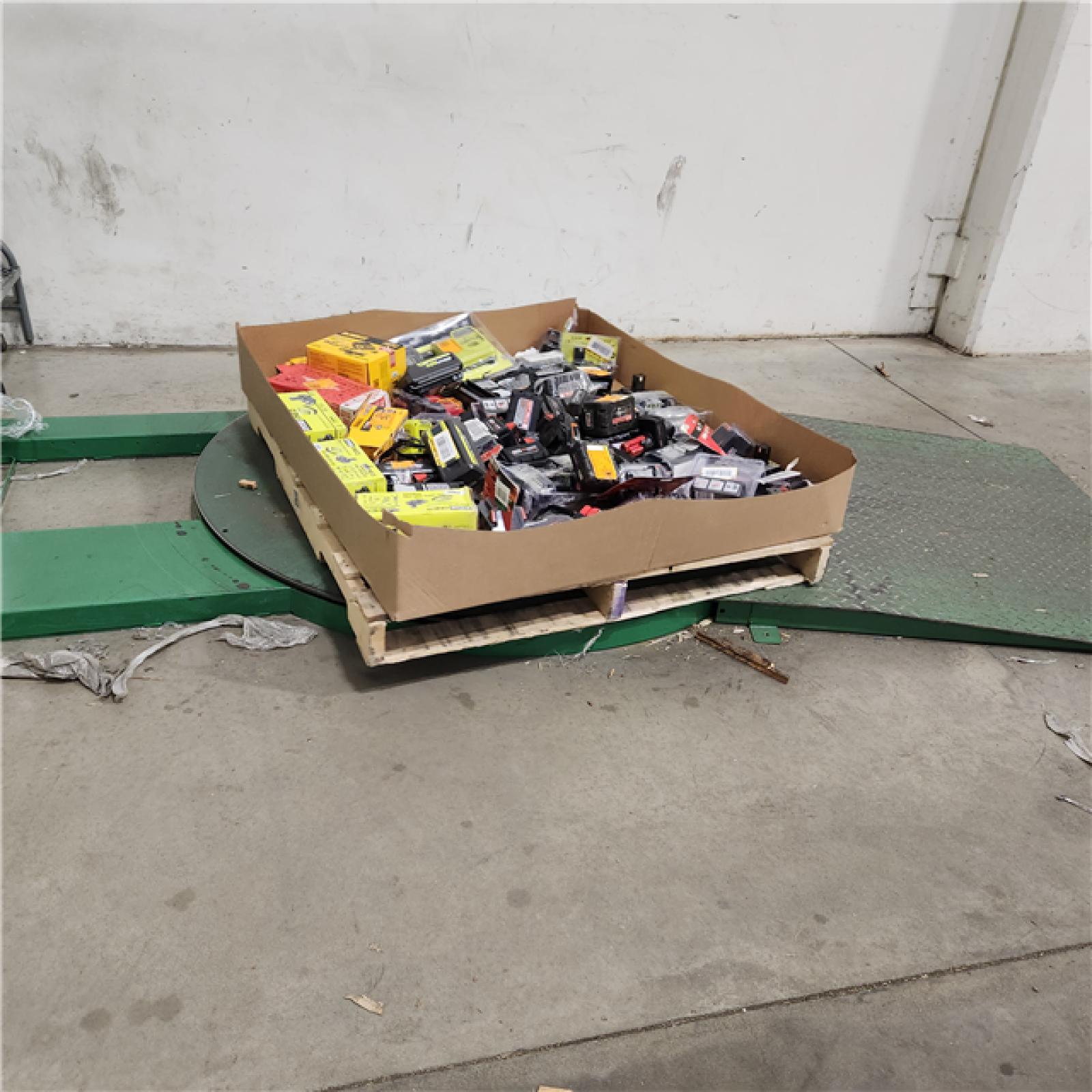 Dallas Location - As-Is Battery Tool Pallet