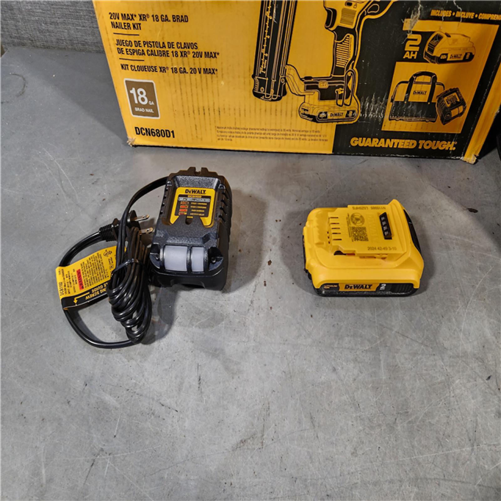 HOUSTON LOCATION - AS-IS DEWALT 20V MAX XR 18 Gauge Brad Nailer Kit