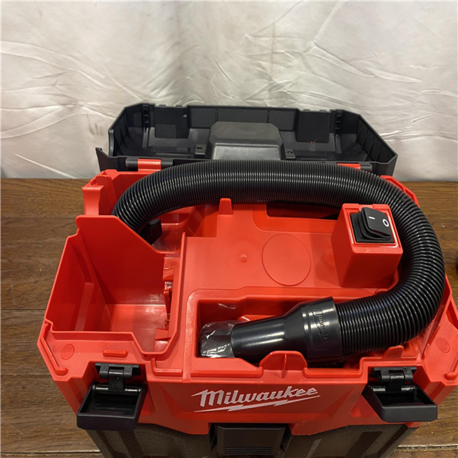 AS-ISMilwaukee M18 Vacuum 2Gal 6  Hose Access Bare Tool