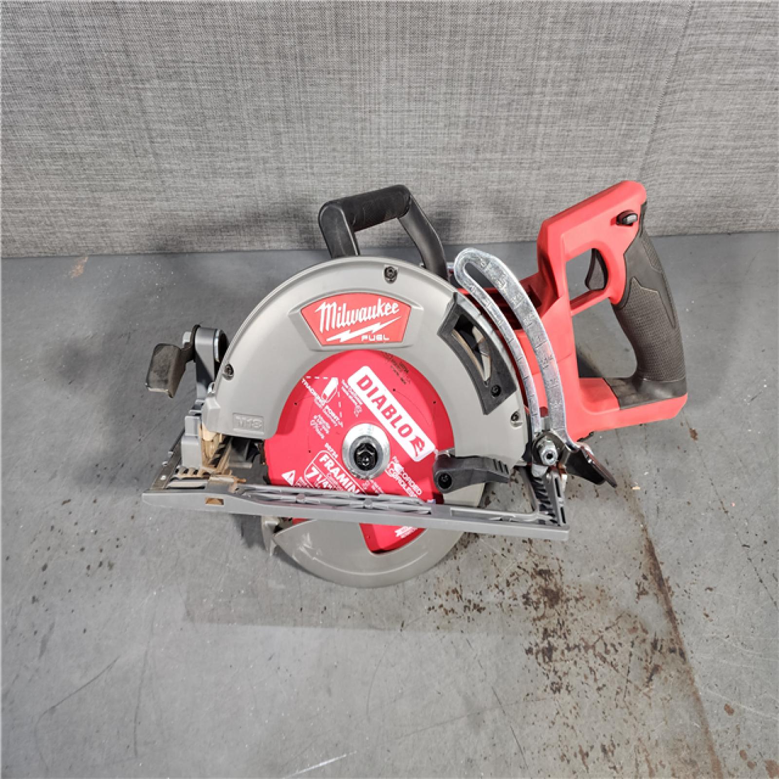 HOUSTON LOCATION - AS-IS Milwaukee 2830-20 Rear Handle Circular Saw M18 FUEL 7-1/4  Cordless Brushless Tool Only