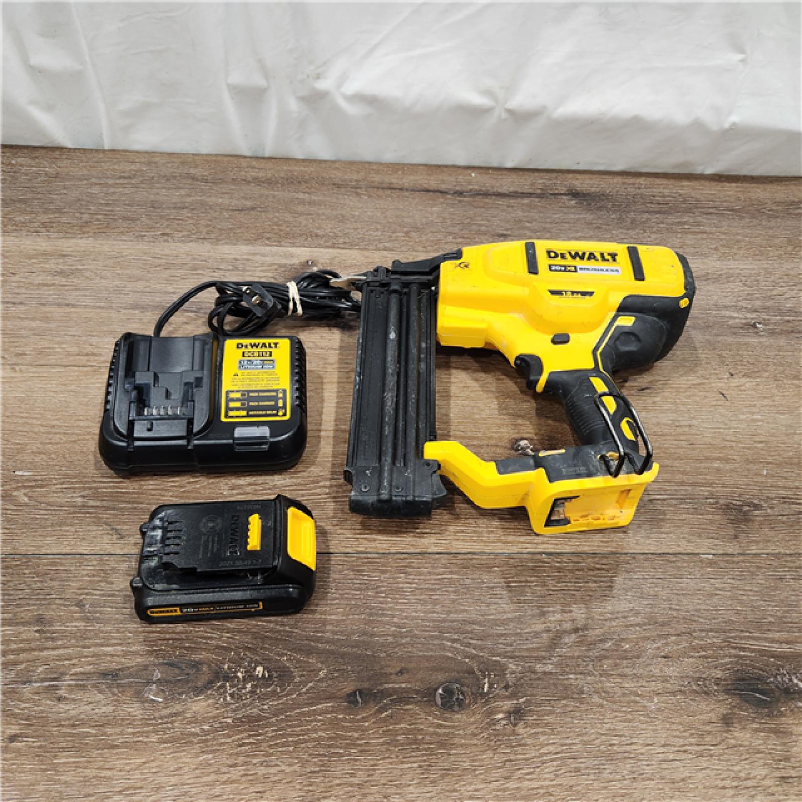 AS-IS DEWALT 20V MAX XR 18 Gauge Brad Nailer Kit