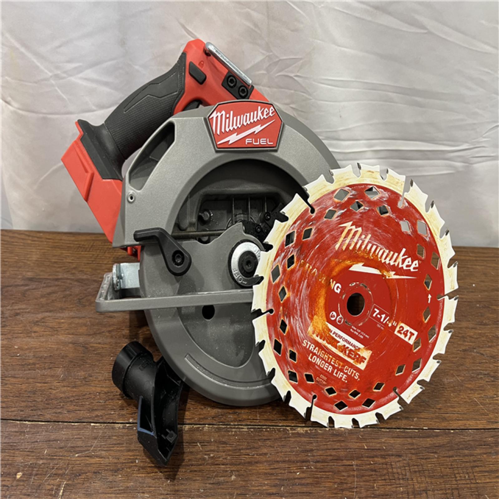 AS-ISMilwaukee M18 FUEL 18V Lithium-Ion Brushless Cordless 7-1/4 in. Circular Saw (Tool-Only)