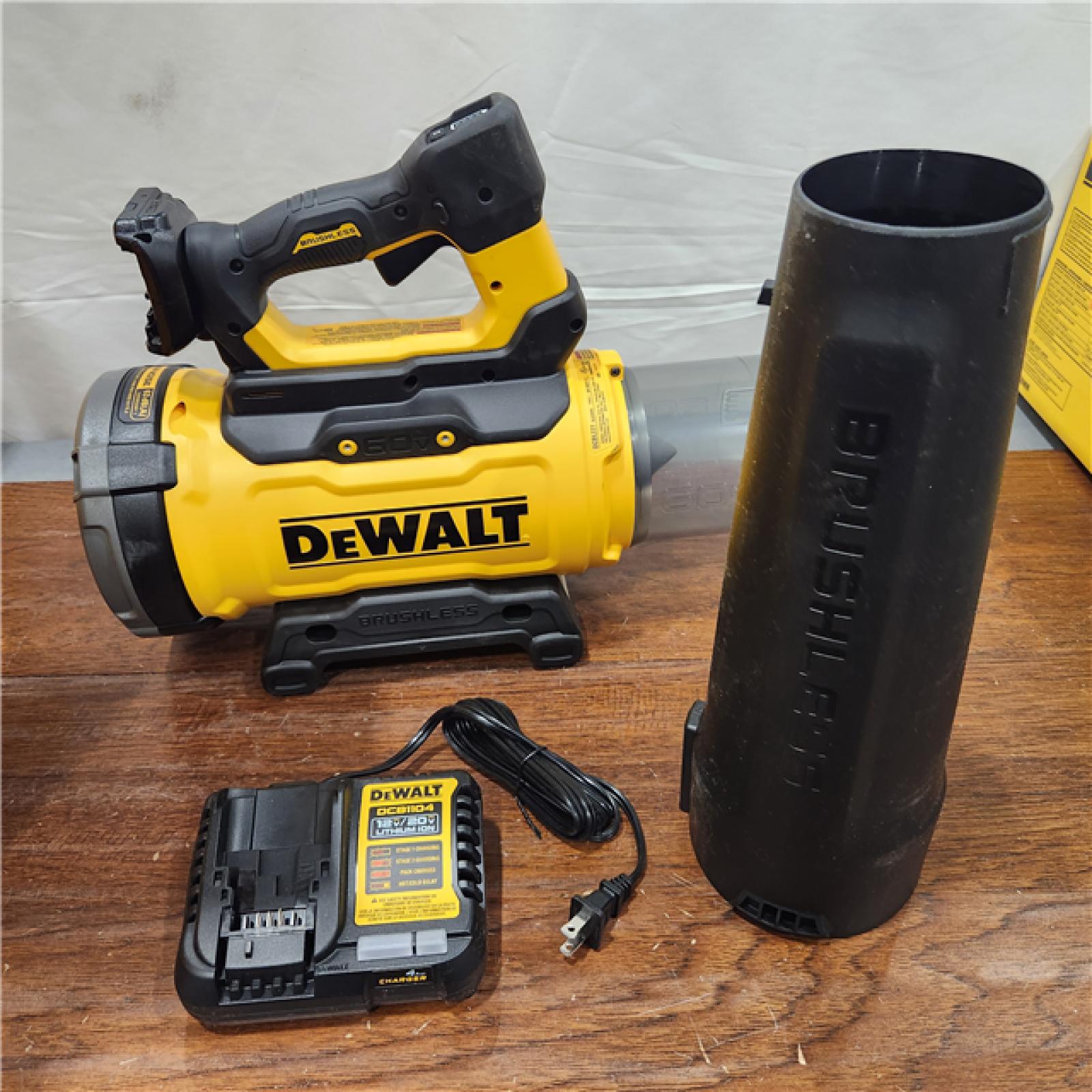 AS-IS FLEXVOLT 60V MAX 160 MPH 760 CFM Brushless Cordless  and Charger