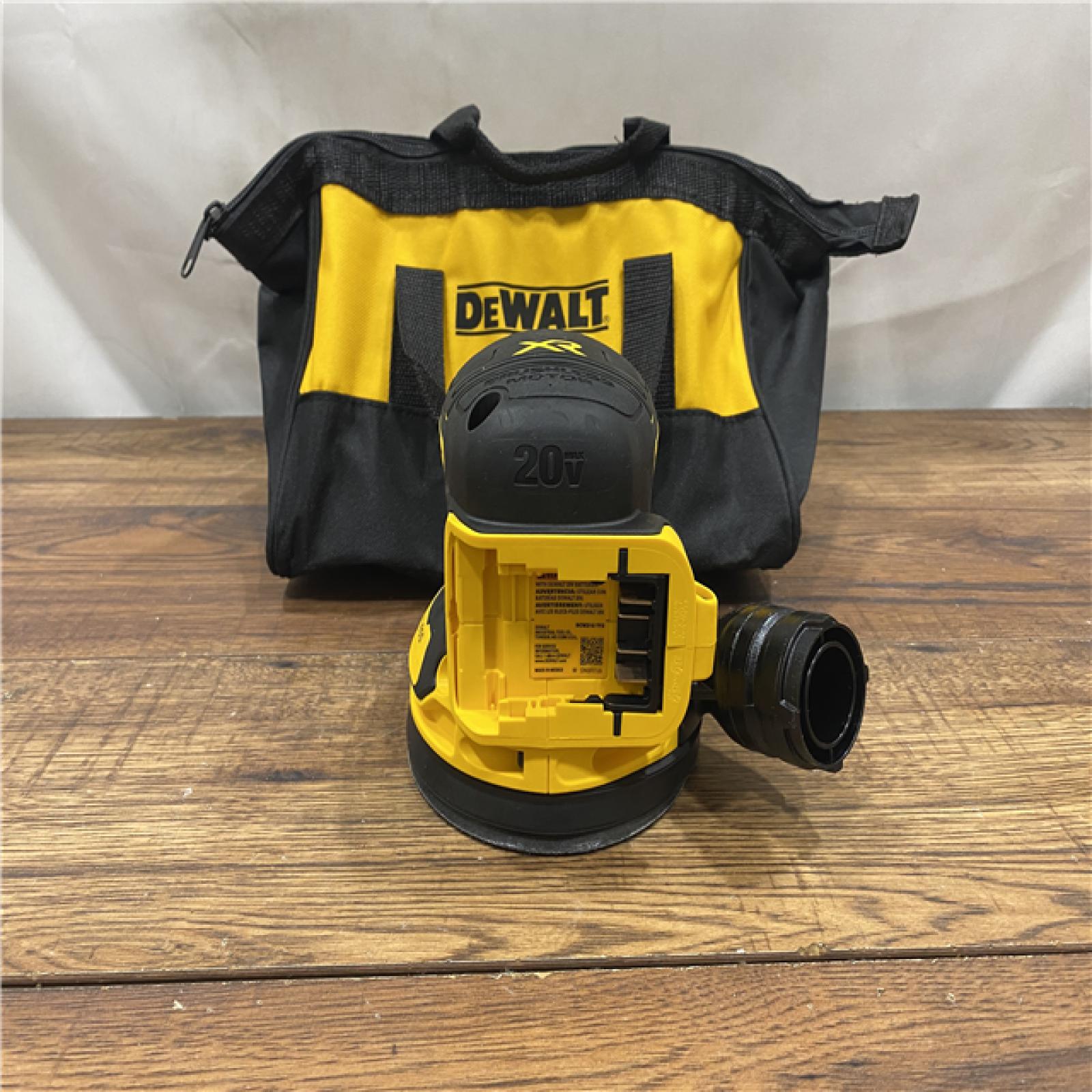 AS IS DEWALT Cordless Brushless Random Orbital Sander KIT