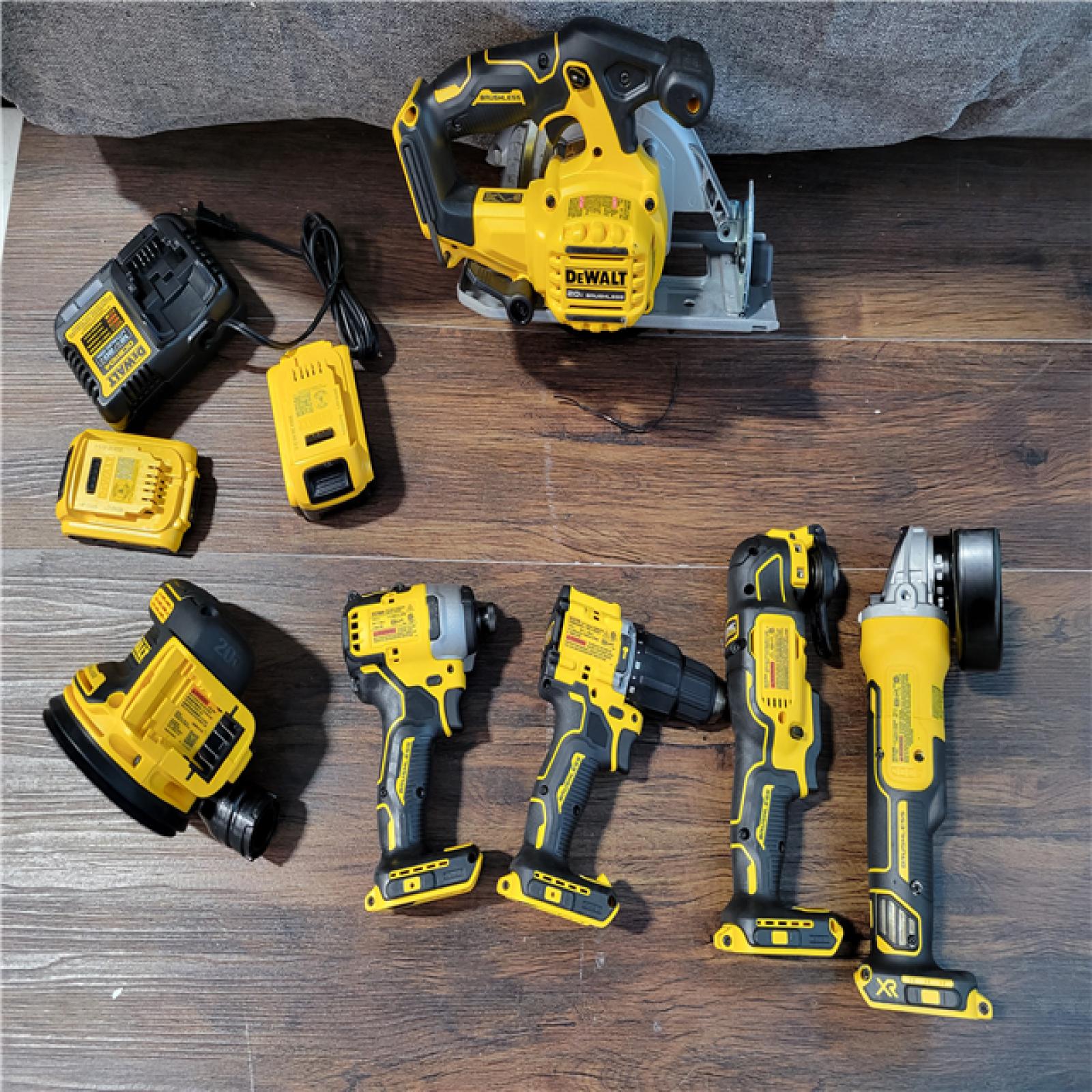 CALIFORNIA NEW DEWALT BRUSHLESS 6-TOOL COMBO KIT WITH TOUGHSYSTEM 2.0 (2 BATTERIES AND CHARGER INCLUDED)