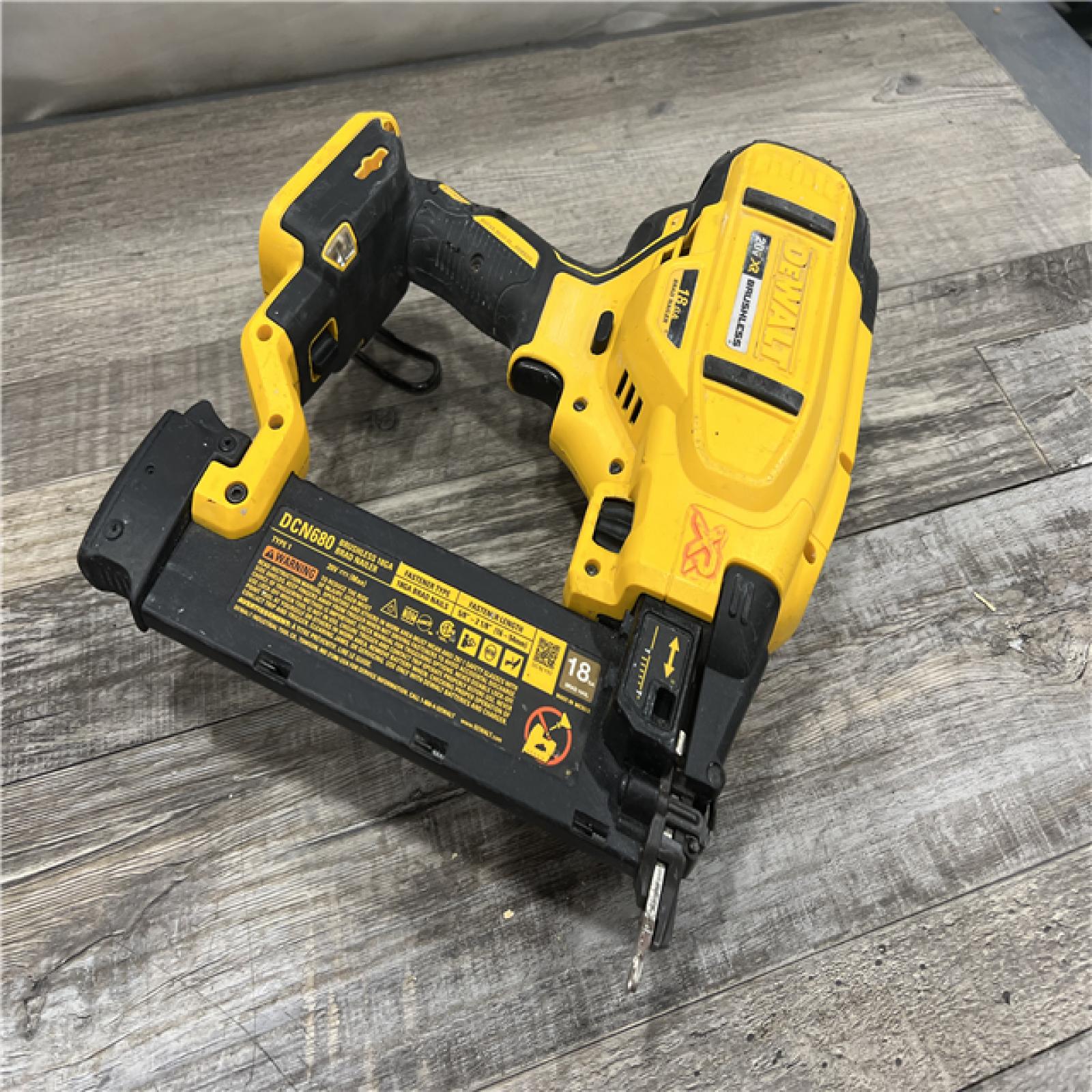 AS-IS DEWALT 20V MAX XR 18 Gauge Brad Nailer Kit