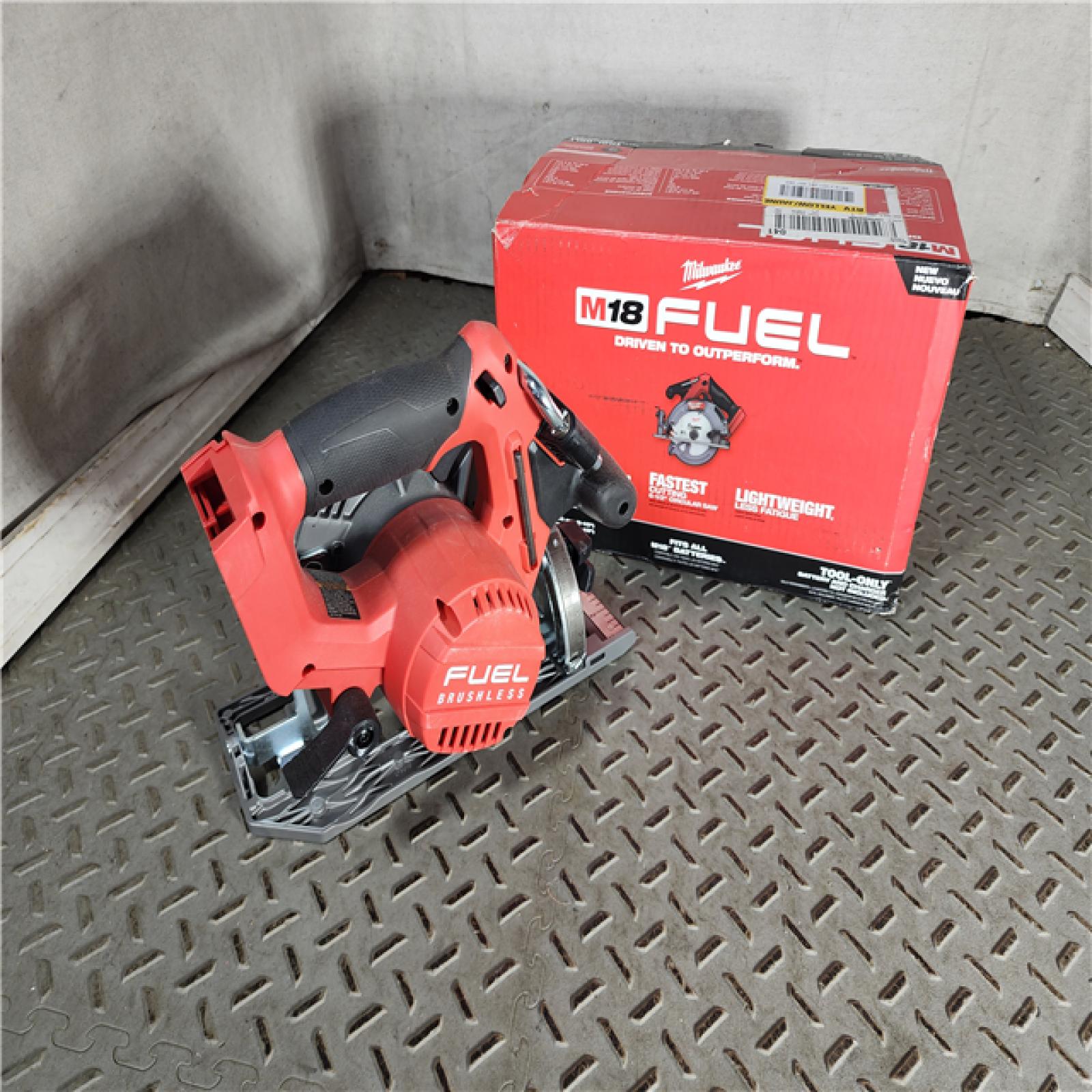 HOUSTON LOCATION - AS-IS M18 FUEL 18V Lithium-Ion Brushless Cordless 6-1/2 in. Circular Saw (Tool-Only)