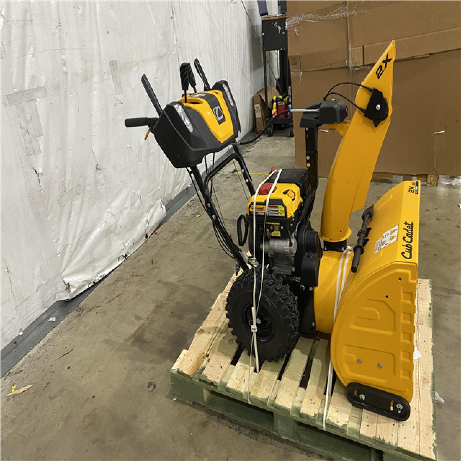 Houston Location - AS-IS Cub Cadet 2x 26'' in Snow Blower