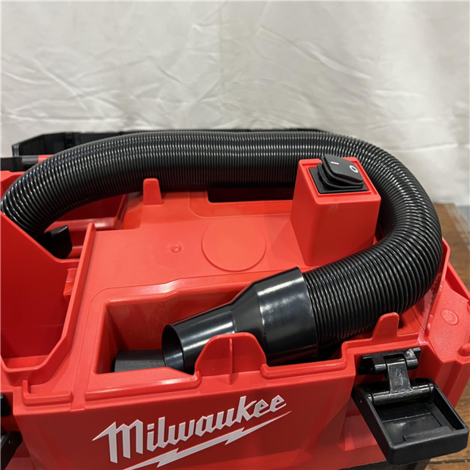 AS-ISMilwaukee M18 Vacuum 2Gal 6  Hose Access Bare Tool