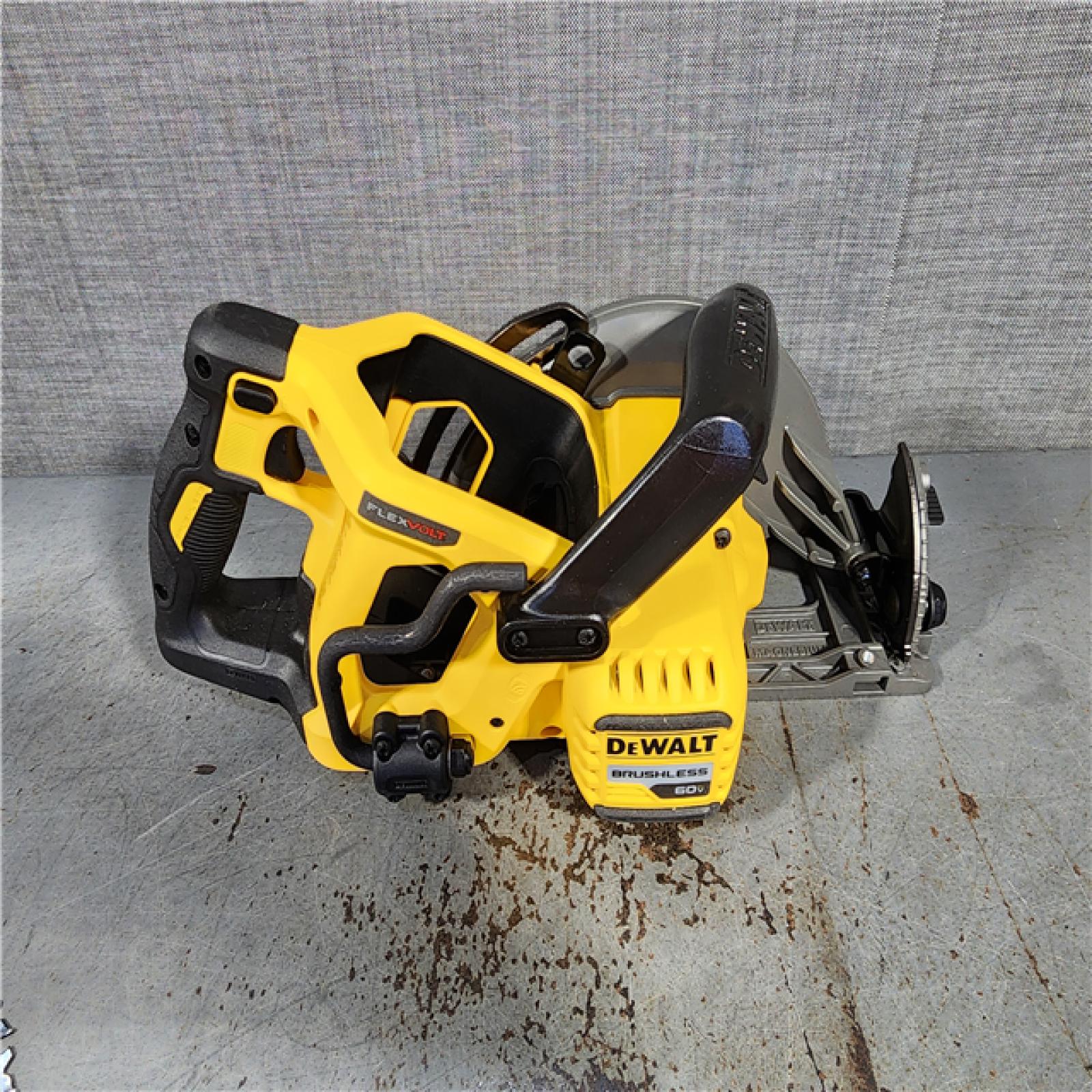 HOUSTON LOCATION - AS-IS (APPEARS LIKE NEW) DEWALT FLEXVOLT 60V MAX Cordless Brushless 7-1/4 in. Wormdrive Style Circular Saw (Tool Only)