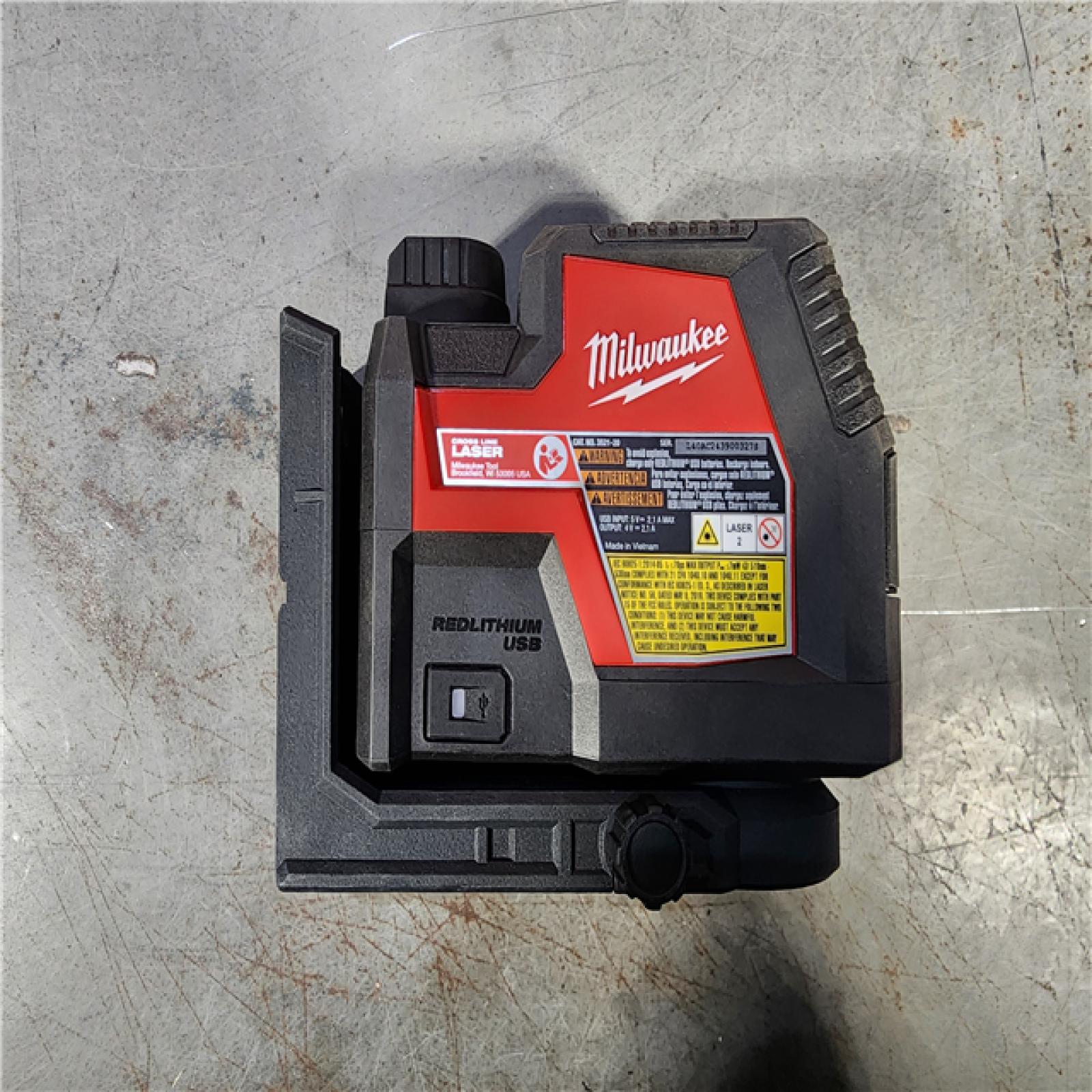 HOUSTON LOCATION - AS-IS MILWAUKEE 100 Ft. REDLITHIUM Lithium-Ion USB Green Rechargeable Cross Line Laser Level with Charger