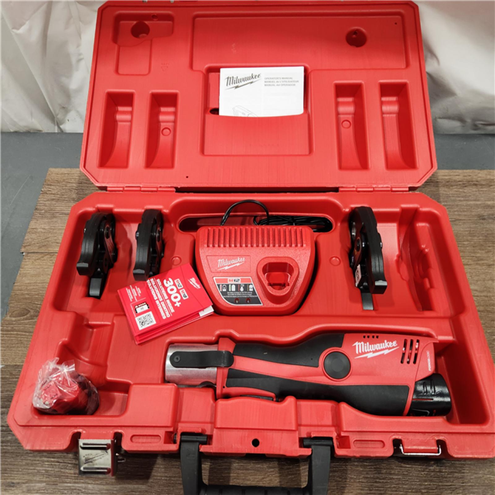 AS-IS Milwaukee M12 Force Logic Press Tool 1/2 in. to 1 in. Kit