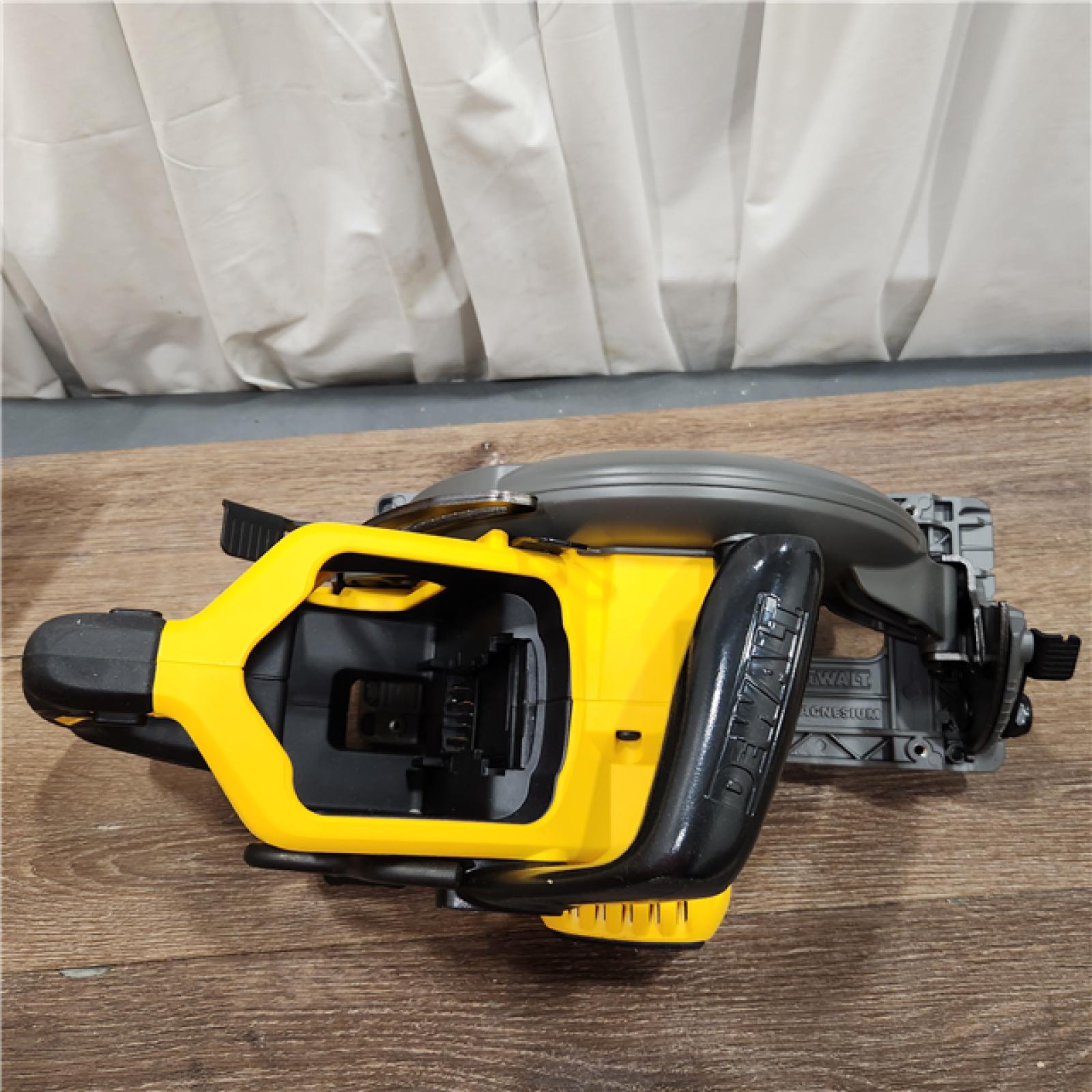 AS-IS DEWALT FLEXVOLT 60V MAX Cordless Brushless 7-1/4 in. Wormdrive Style Circular Saw (Tool Only)