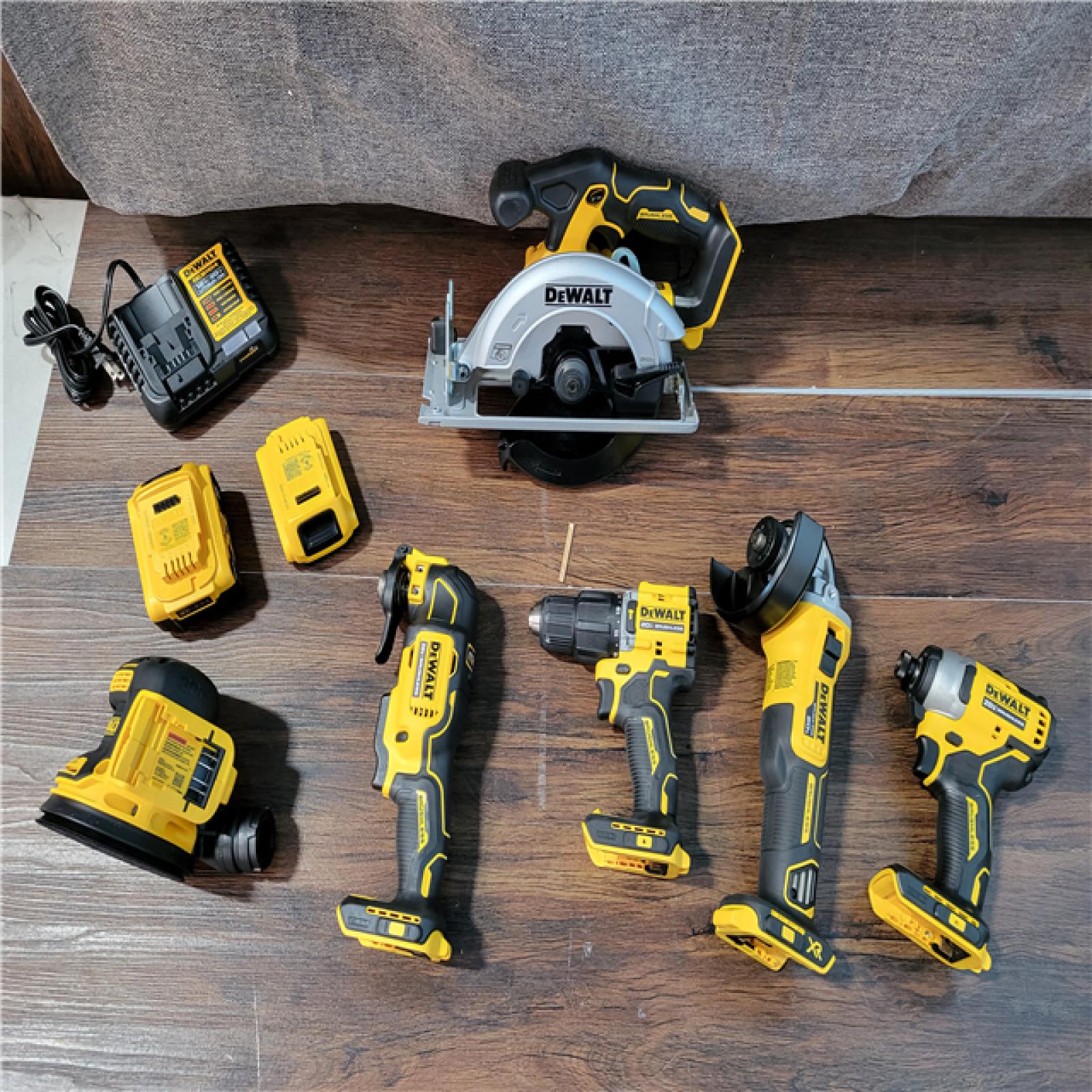 CALIFORNIA NEW DEWALT BRUSHLESS 6-TOOL COMBO KIT WITH TOUGHSYSTEM 2.0 (2 BATTERIES AND CHARGER INCLUDED)