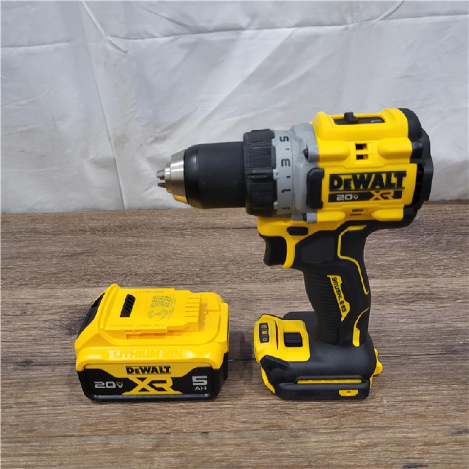 AS- IS DEWALT 20V MAX XR Brushless Cordless 1/2 Drill/Driver Kit