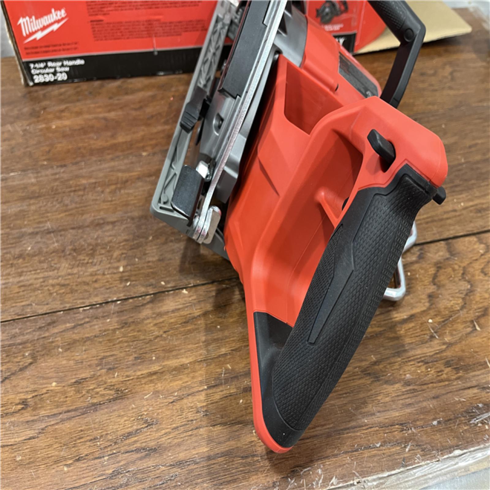 AS-ISMilwaukee 2830-20 Rear Handle Circular Saw M18 FUEL 7-1/4  Cordless Brushless Tool Only