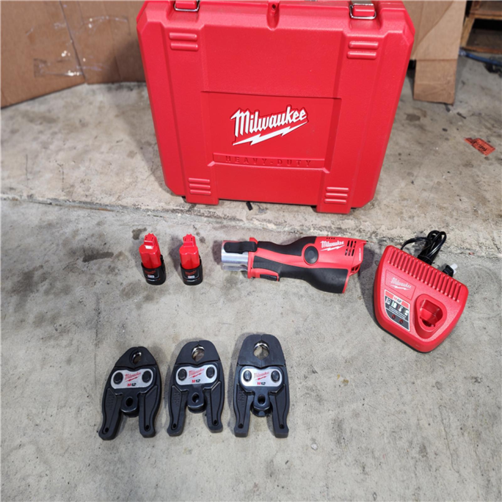 HOUSTON LOCATION - AS-IS (APPEARS LIKE NEW) Milwaukee M12 Force Logic Press Tool 1/2 in. to 1 in. Kit