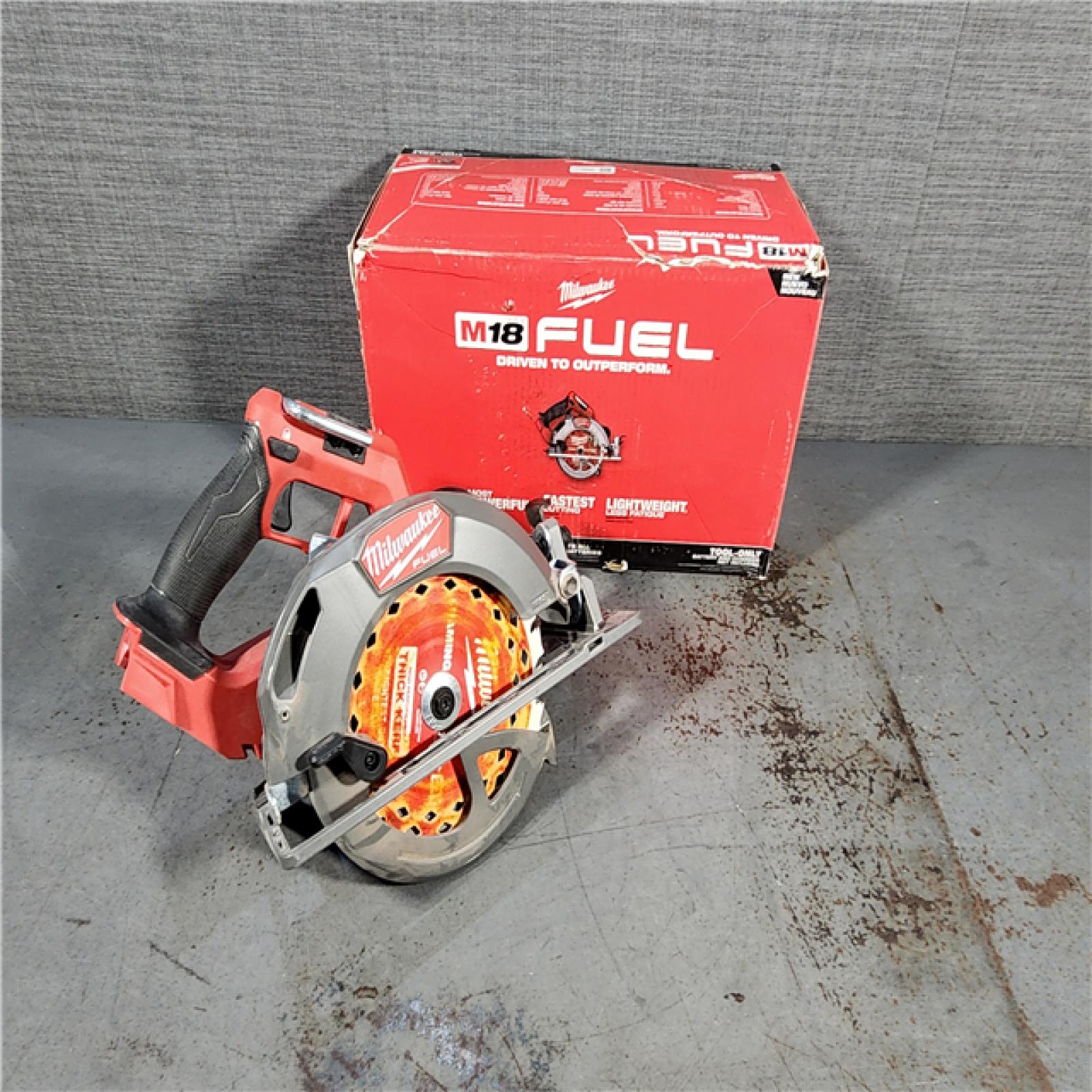 HOUSTON LOCATION - AS-IS Milwaukee M18 FUEL 18V Lithium-Ion Brushless Cordless 7-1/4 in. Circular Saw (Tool-Only)