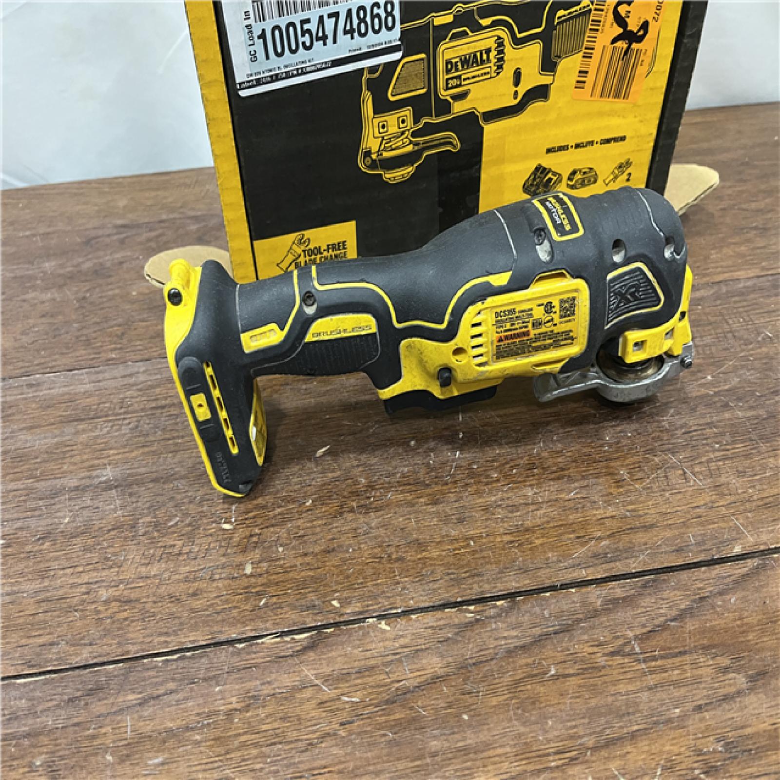 AS-ISDeWalt DCS354D1 20V Cordless Oscillating Multi-Tool with Battery and Charger