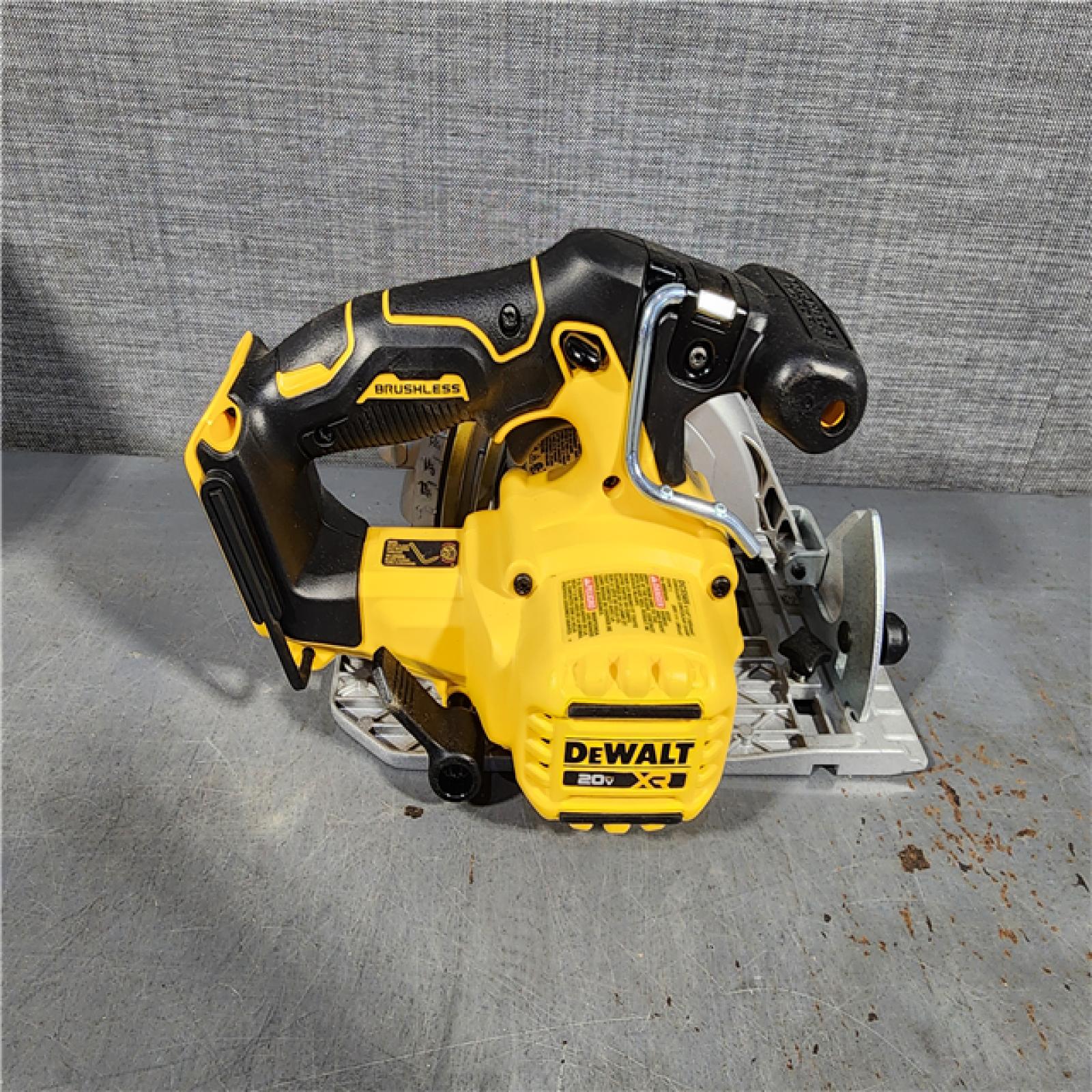 HOUSTON LOCATION - AS-IS DeWALT DCS565B 20V Max Brushless 6.5   Cordless Circular Saw (TOOL ONLY)