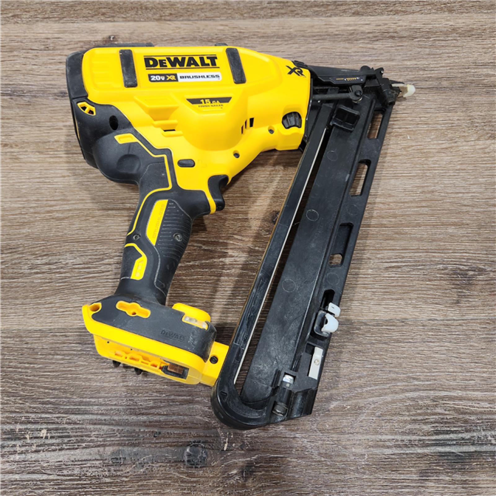 AS-IS DEWALT 20V MAX XR 15 Ga. Cordless 34 Deg Nailer