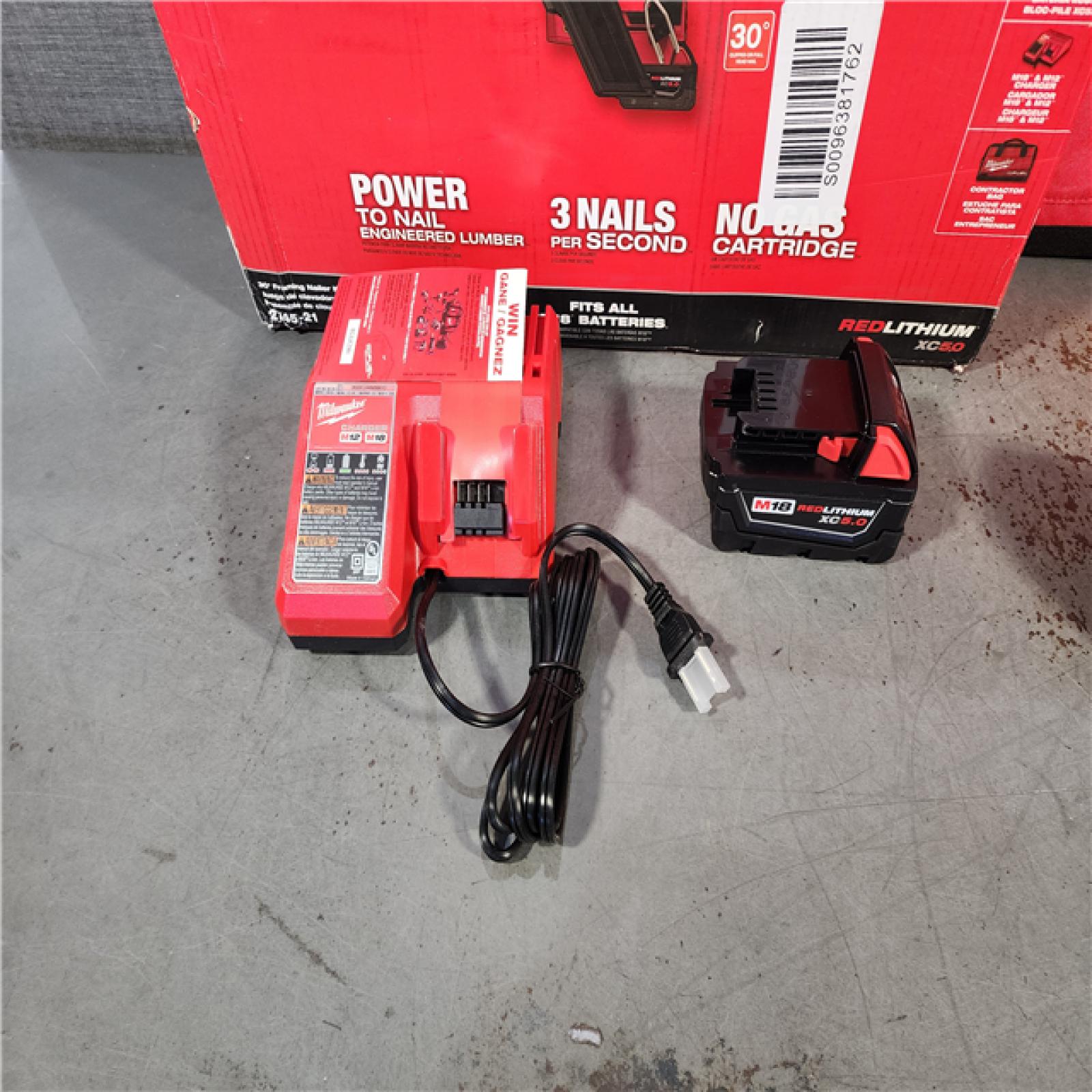 HOUSTON LOCATION - AS-IS (APPEARS LIKE NEW) Milwaukee 2745-21 M18 FUEL 30 Degree Framing Nailer Kit