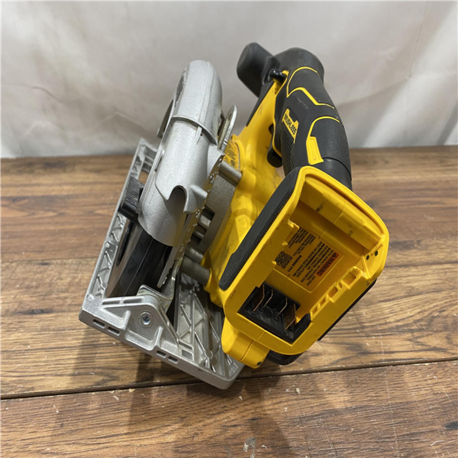 AS IS DeWALT DCS565B 20V Max Brushless 6.5   Cordless Circular Saw