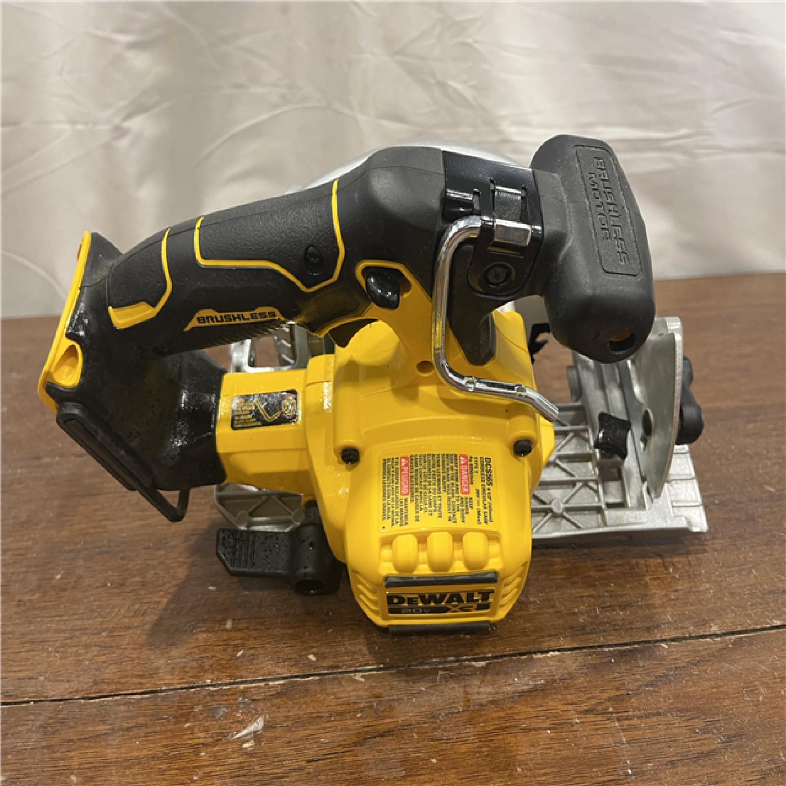 AS-ISDeWALT DCS565B 20V Max Brushless 6.5   Cordless Circular Saw