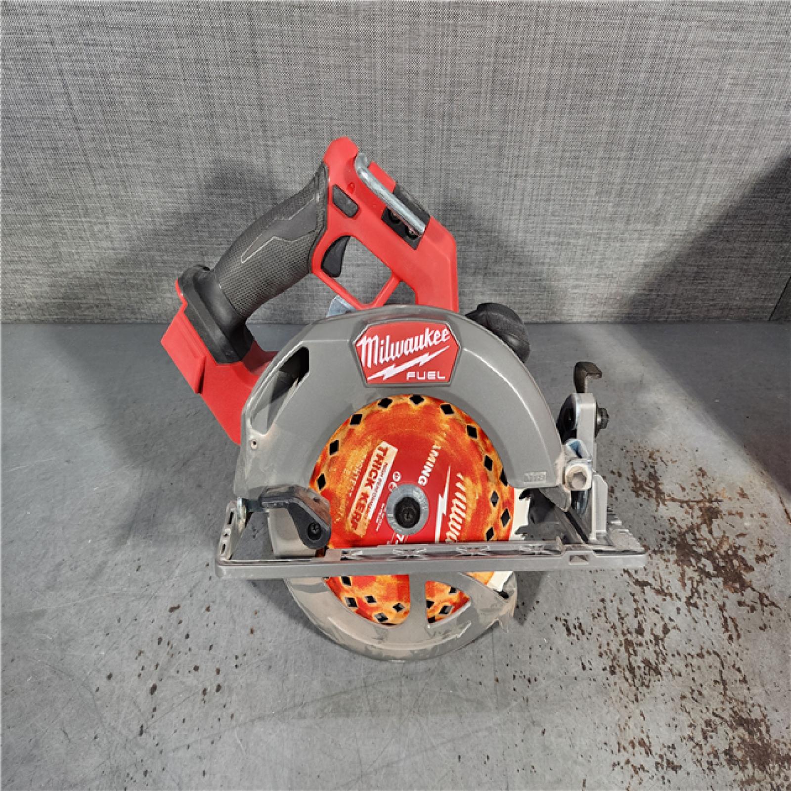 HOUSTON LOCATION - AS-IS Milwaukee M18 FUEL 18V Lithium-Ion Brushless Cordless 7-1/4 in. Circular Saw (Tool-Only)