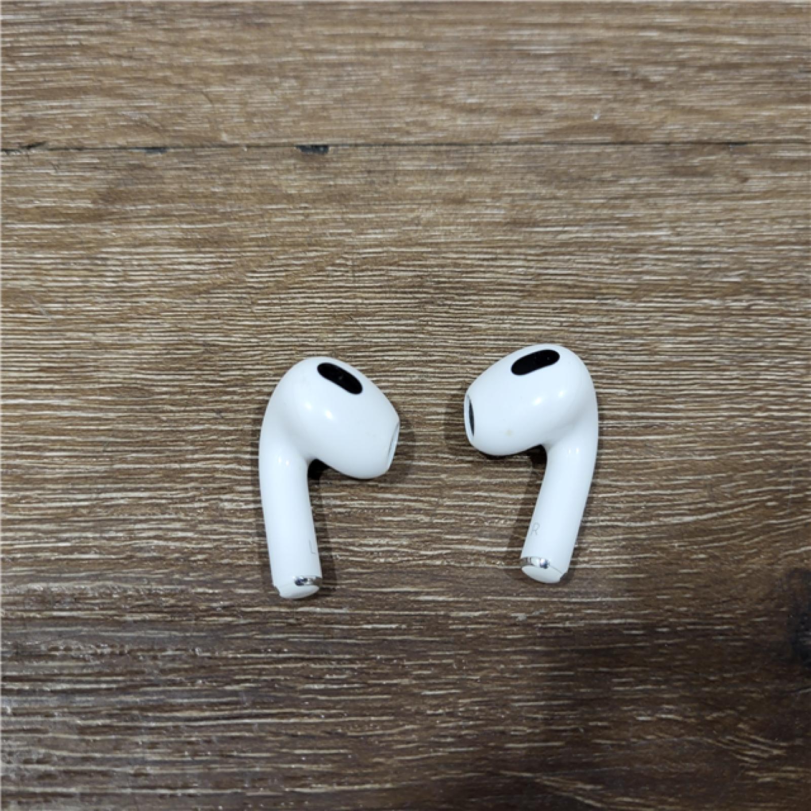 AS-IS Apple - AirPods (3rd generation) with Lightning Charging Case - White