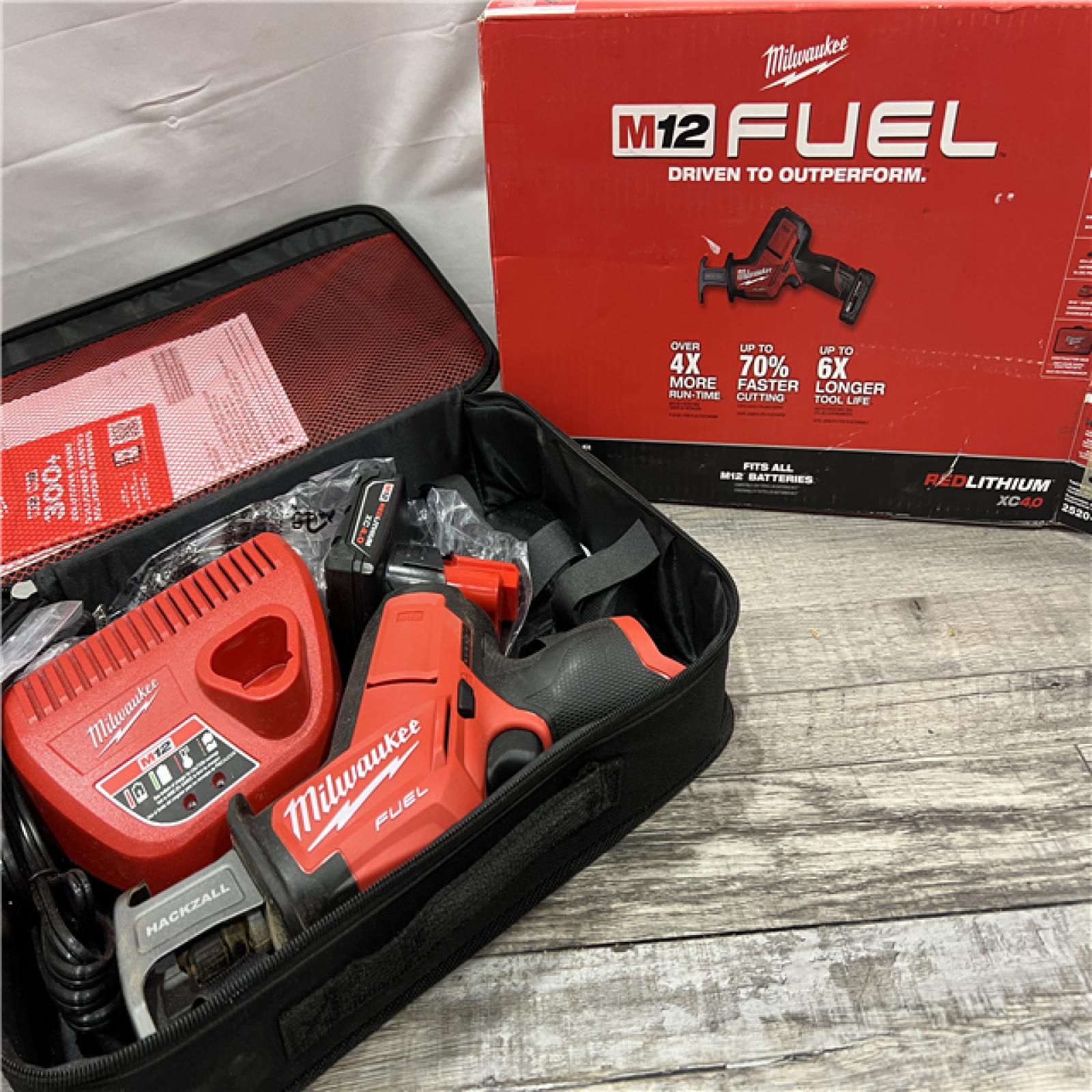 AS-IS MILWAUKEE M12 Fuel Kit De Sierra Sable Reciproca Hackzall Con 1 BaterÃ­a Milwaukee