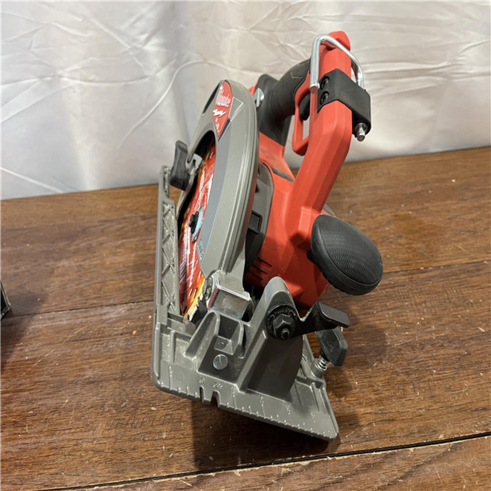 AS-ISMilwaukee M18 FUEL 18V Lithium-Ion Brushless Cordless 7-1/4 in. Circular Saw (Tool-Only)