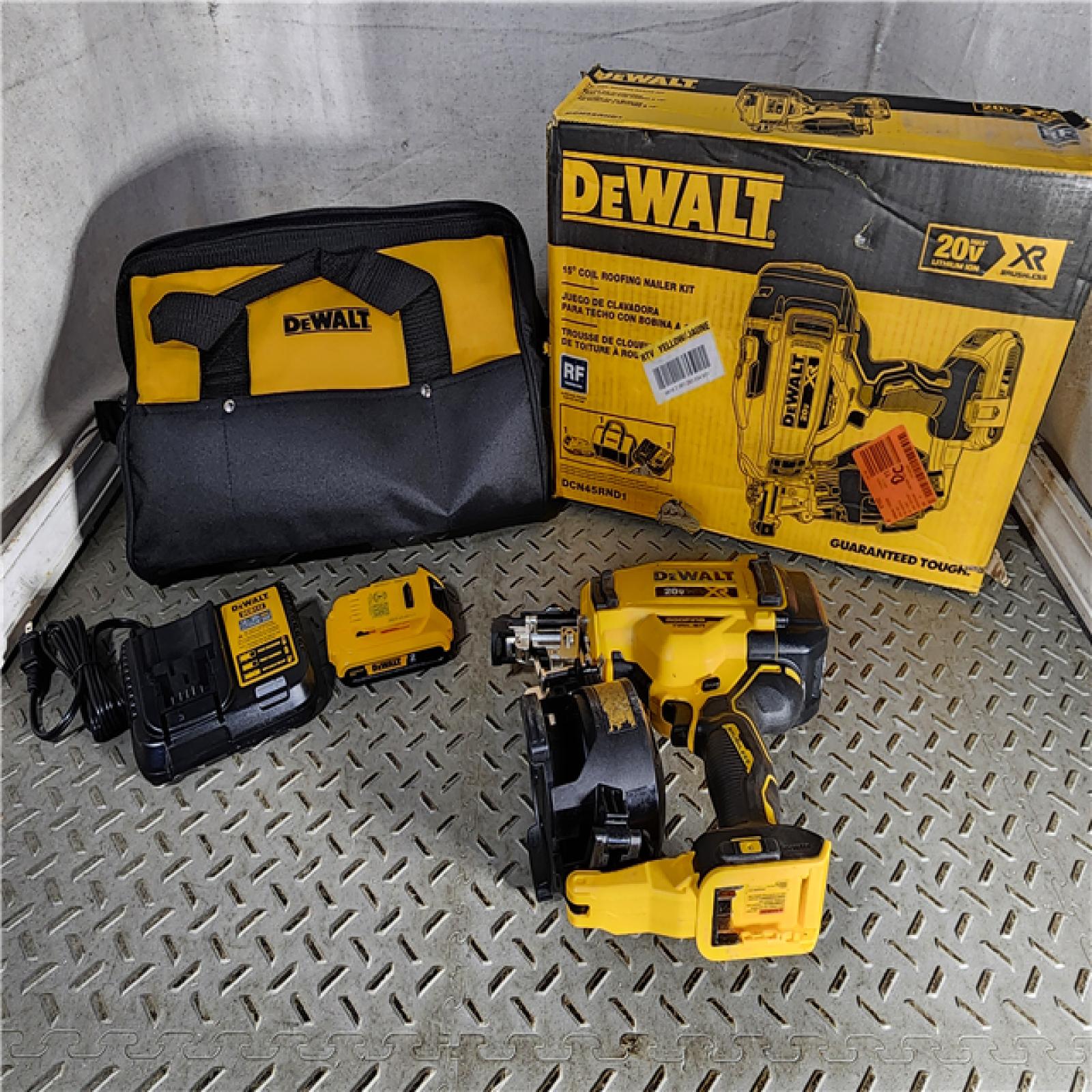 HOUSTON LOCATION - AS-IS DEWALT 2007898 Roofing Nailer Cordless